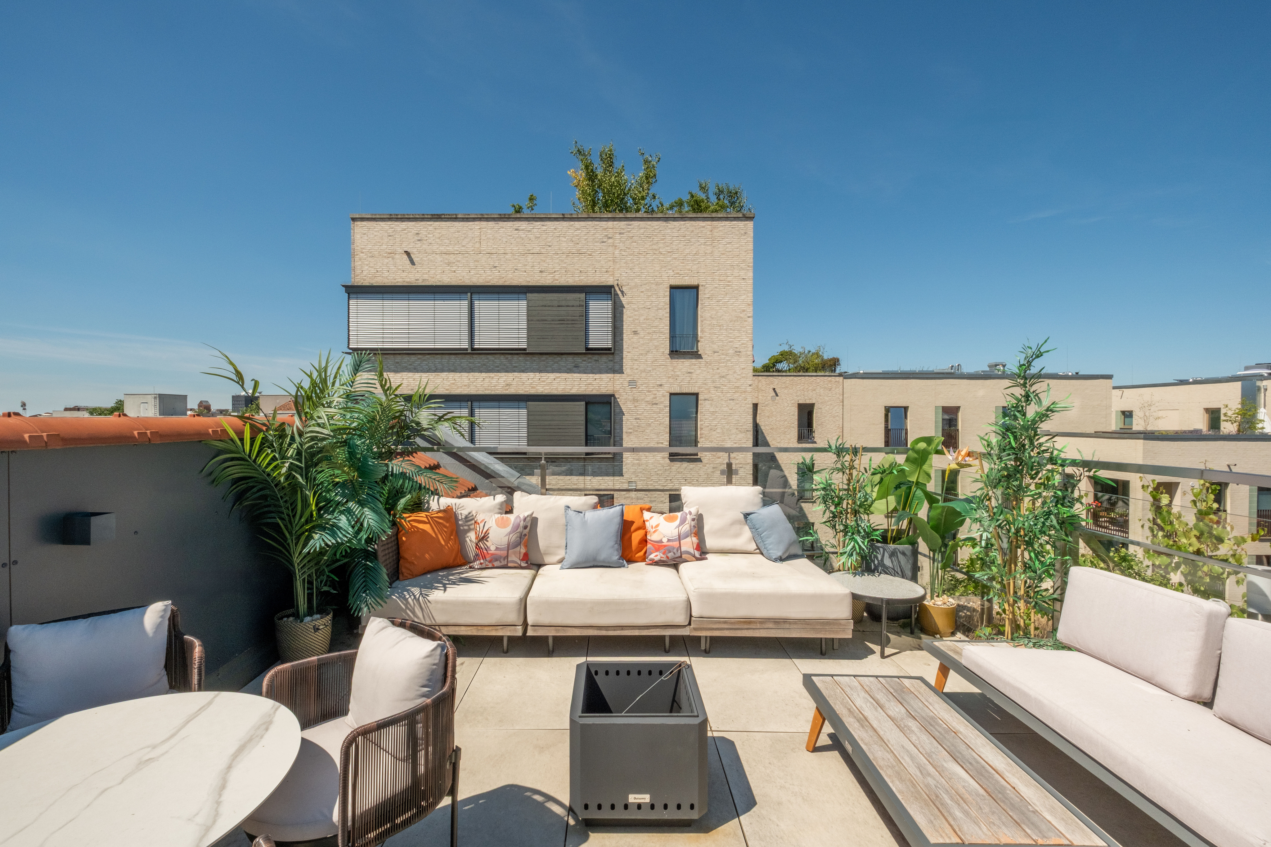 Außergewöhnliche 4-Zimmer-Penthouse-Wohnung mit zwei Terrassen in Berlin Mitte
