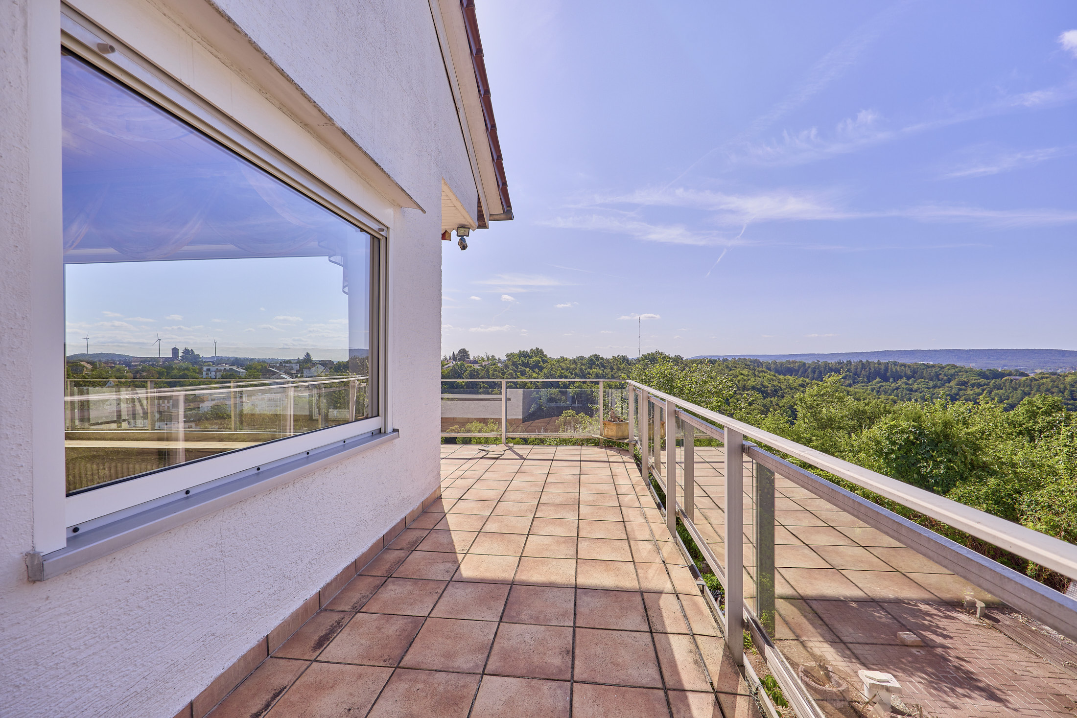 Modernisiertes Wohnhaus mit ELW & traumhaftem Fernblick!