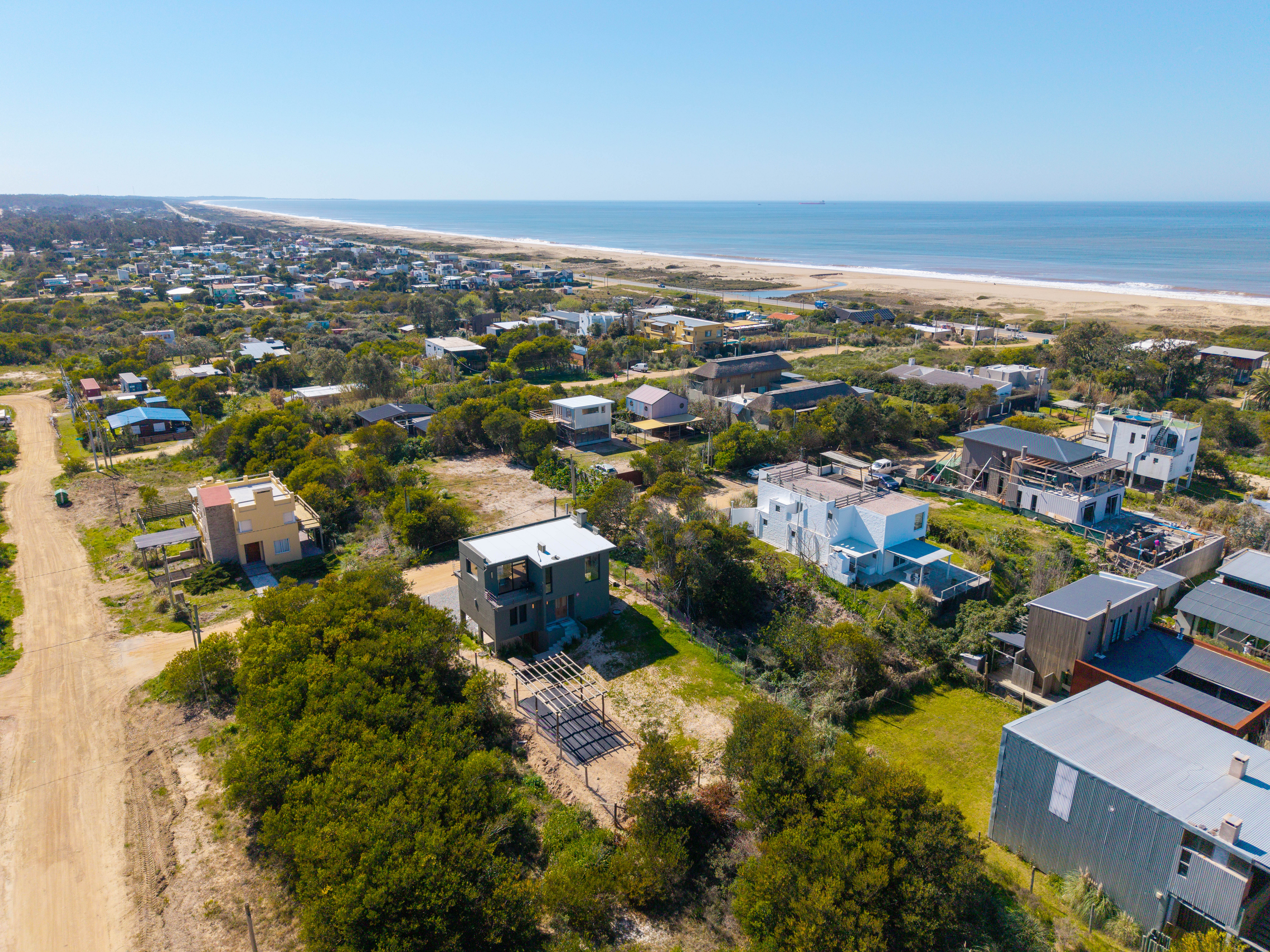 Brand-new designer home with ocean views between Manantiales and José Ignacio