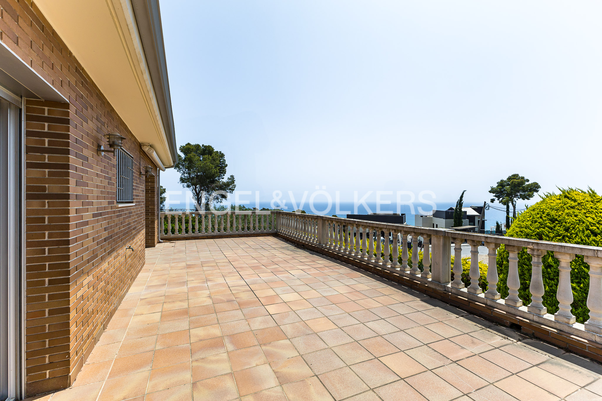 Exclusive house with sea and mountain views