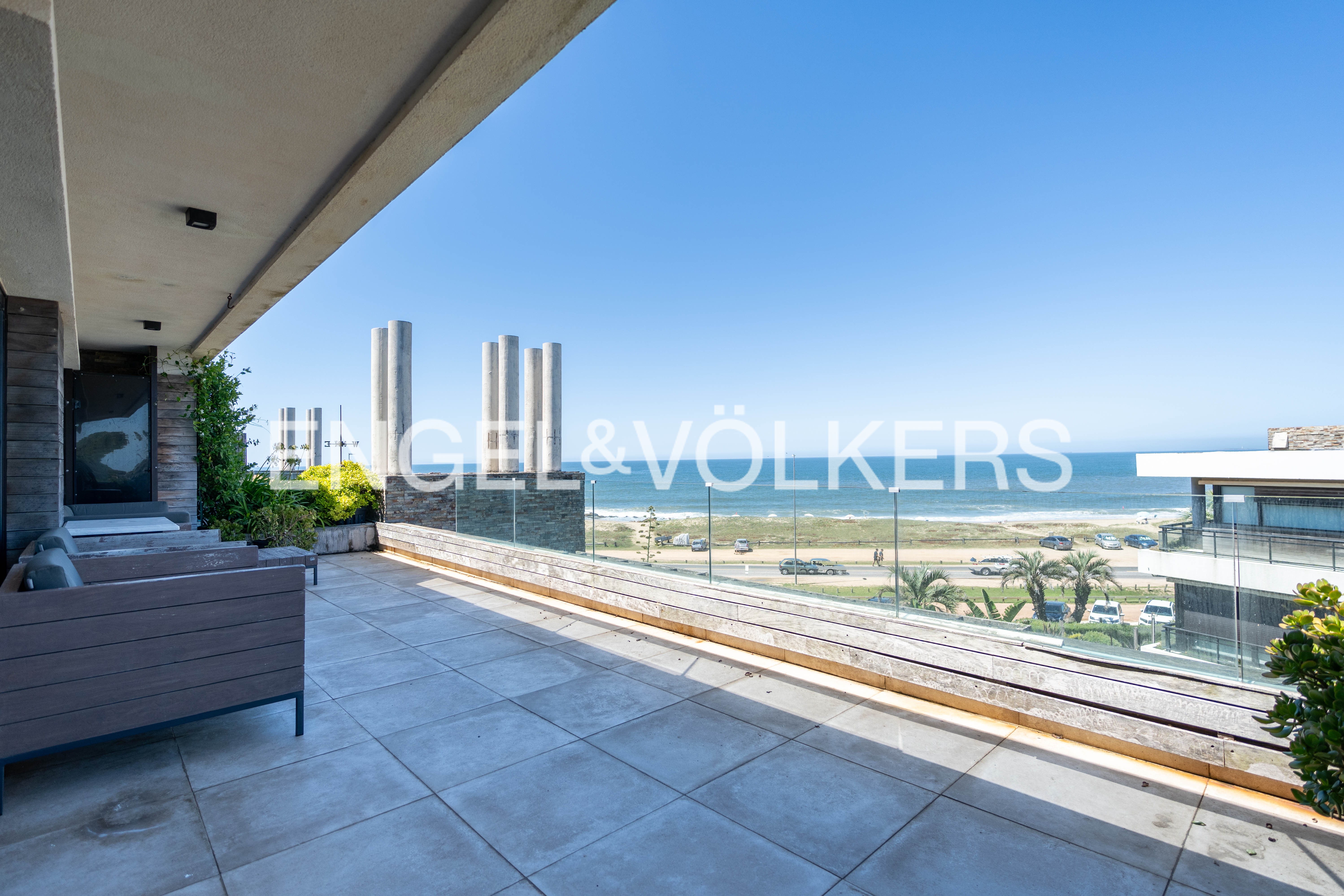 Excellent Oceanfront Penthouse