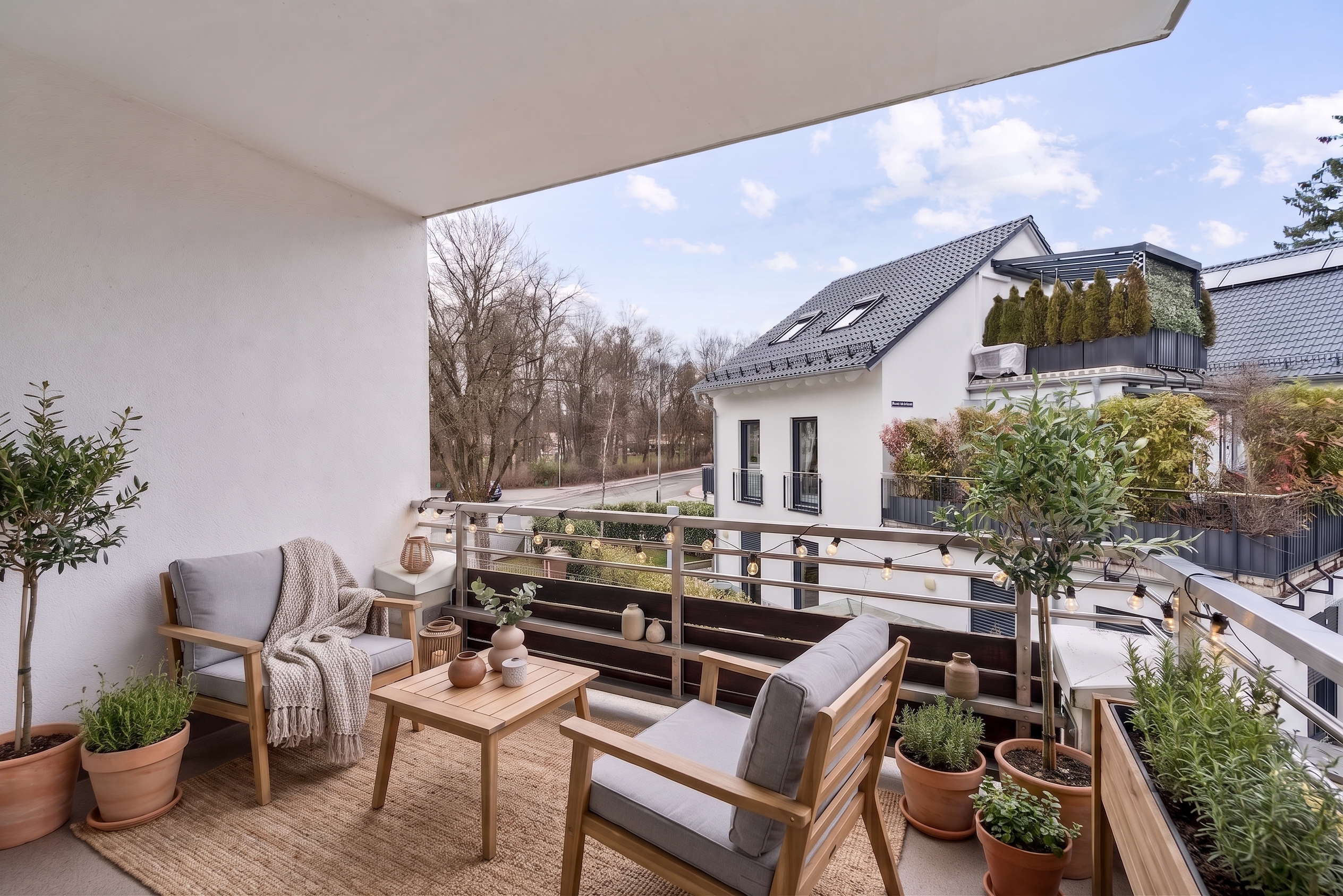 Solln: Lovely 2-Room Flat with Kitchen/Dining