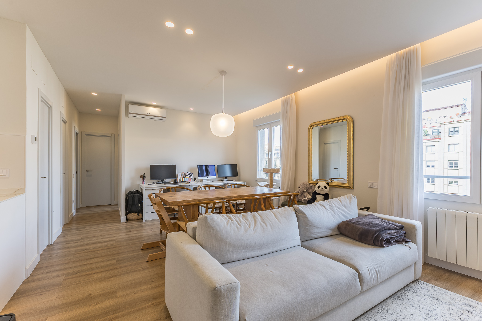 Renovated, very bright apartment in Eixample Dret