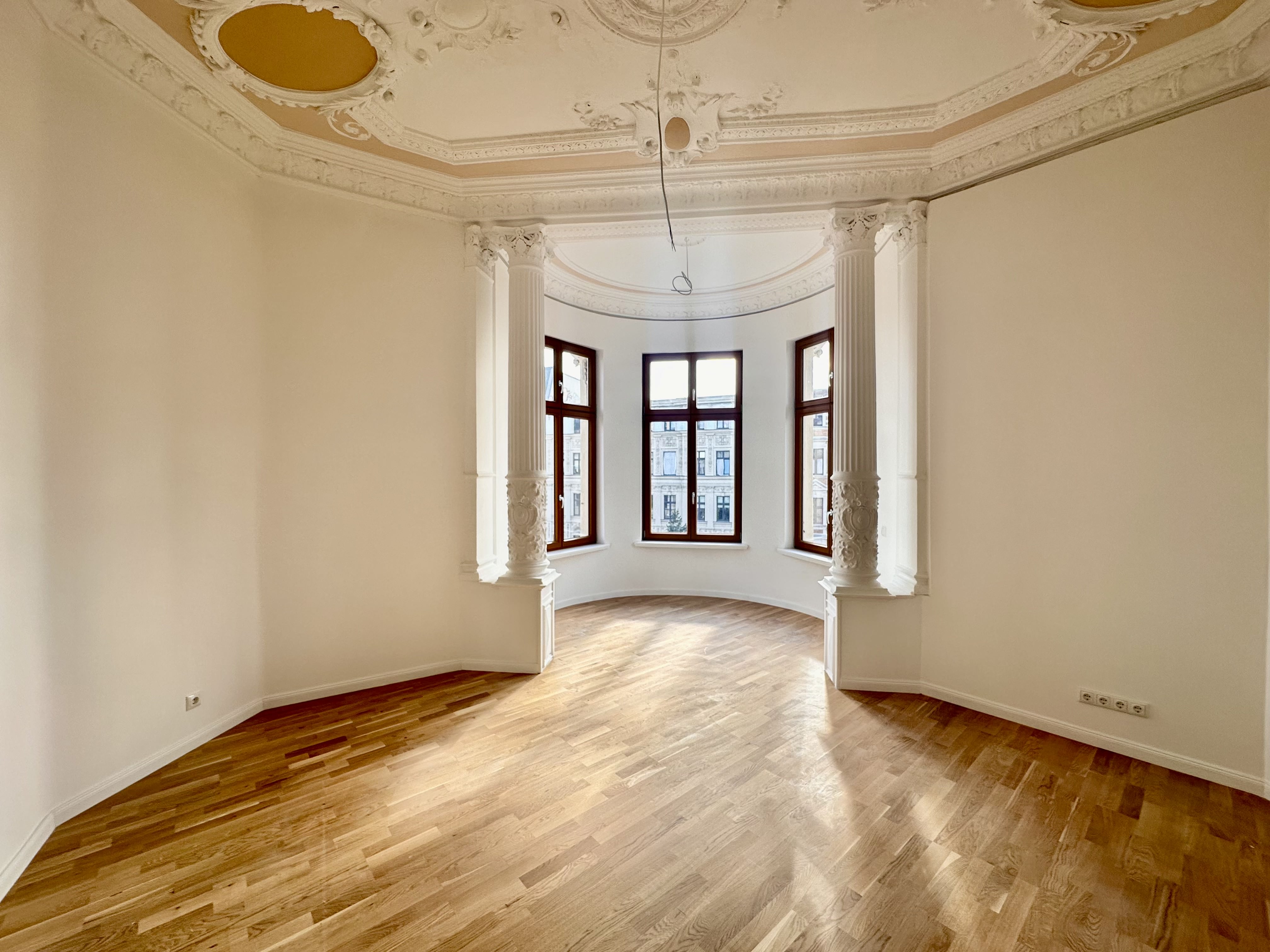 Stilvoll modernisierte 3-Zimmer-Altbauwohnung mit Balkon in zentraler Innenstadtlage