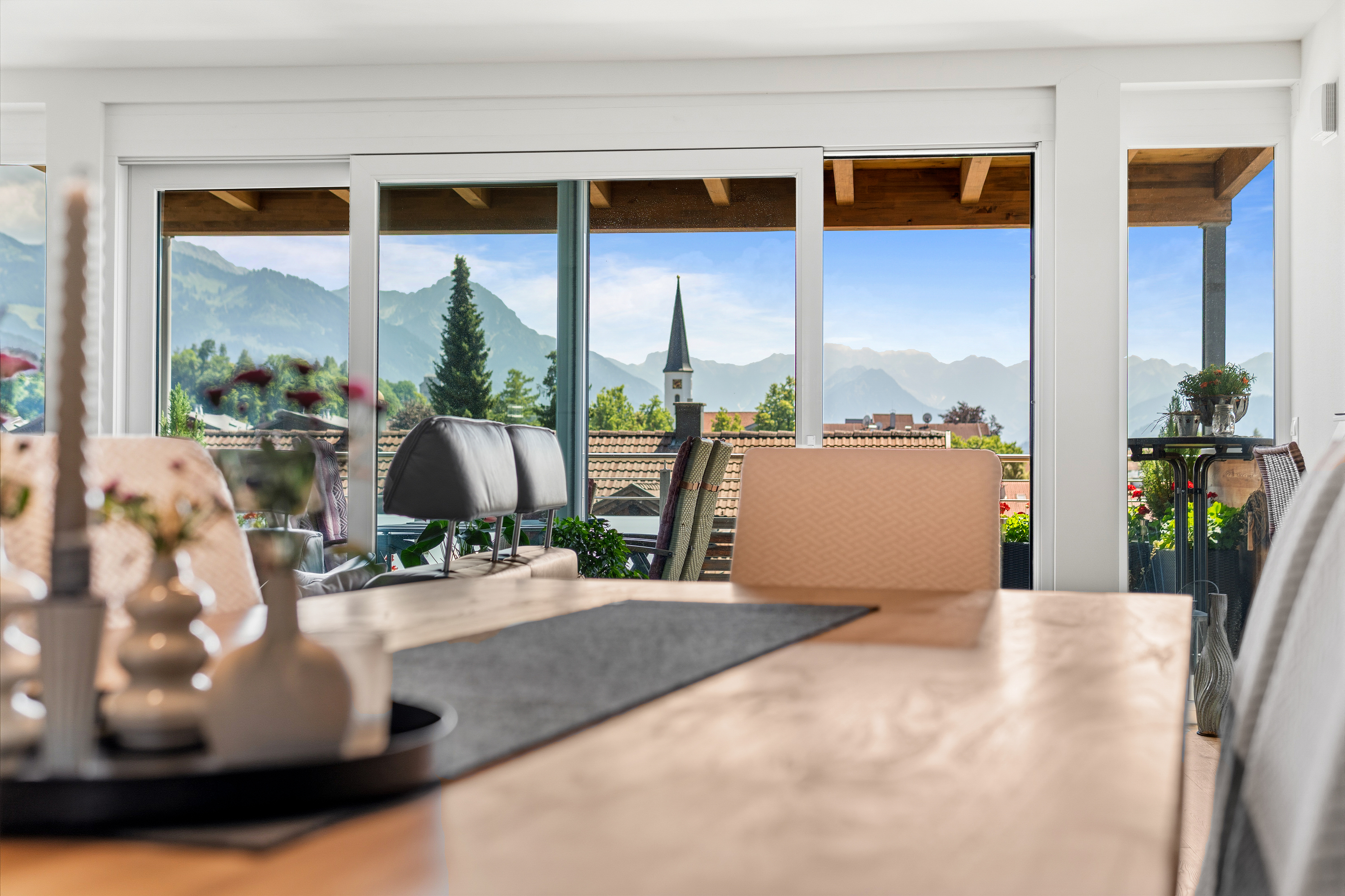 Modern. Großzügig. Barrierefrei. – Exklusive 4-Zimmer-Wohnung mit beeindruckendem Alpenpanorama