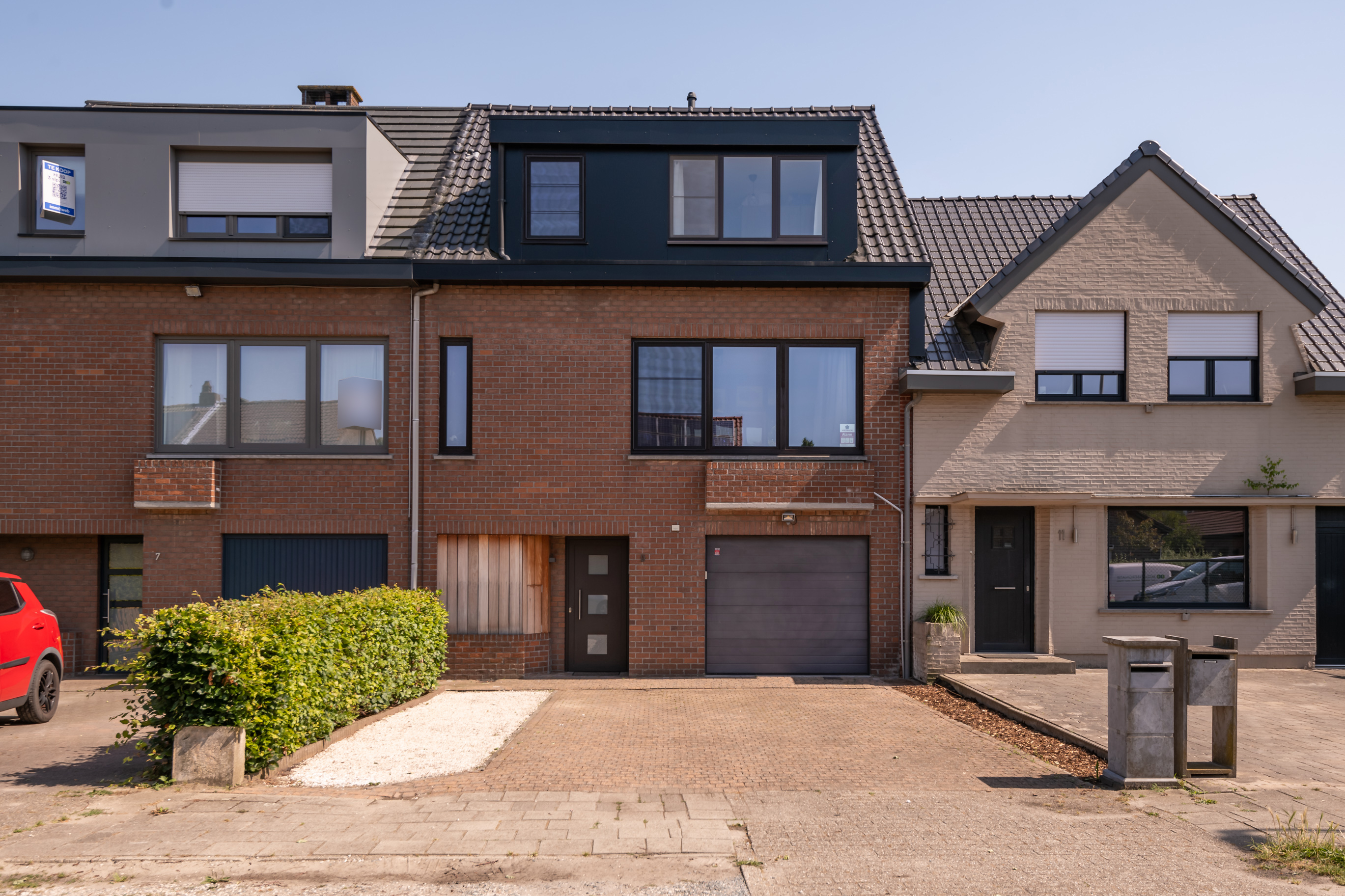 Move-in-ready energy-efficient family home with EPC B, separate studio, 4 bedrooms, southwest-facing garden and garage