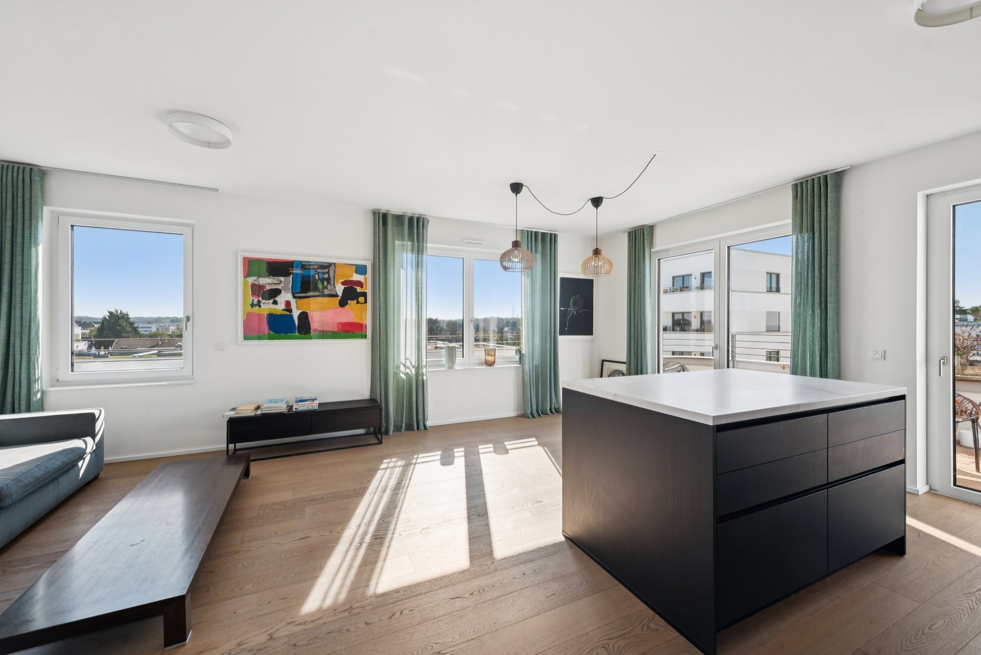 Modern living on the top floor – spacious 4-room apartment in Cologne-Rodenkirchen
