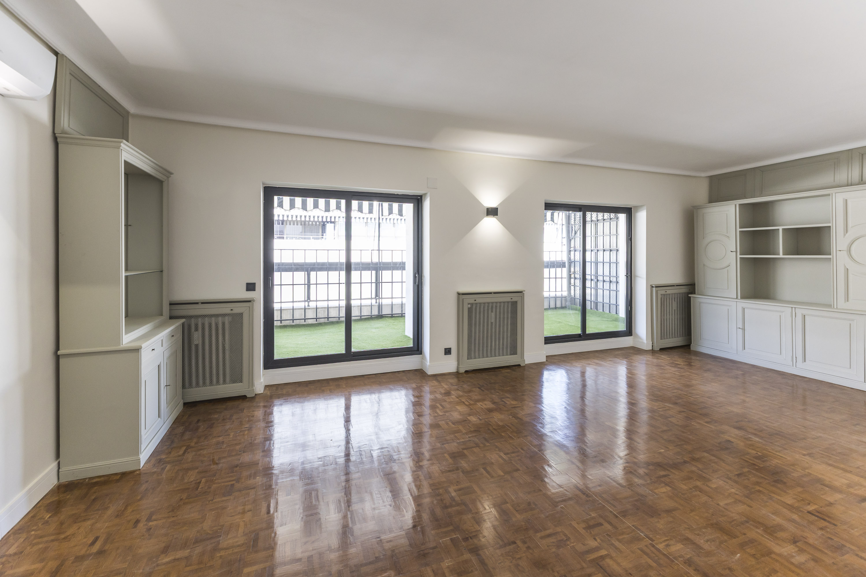 Spacious 4-Bedroom Apartment with Large Terrace and Open Views