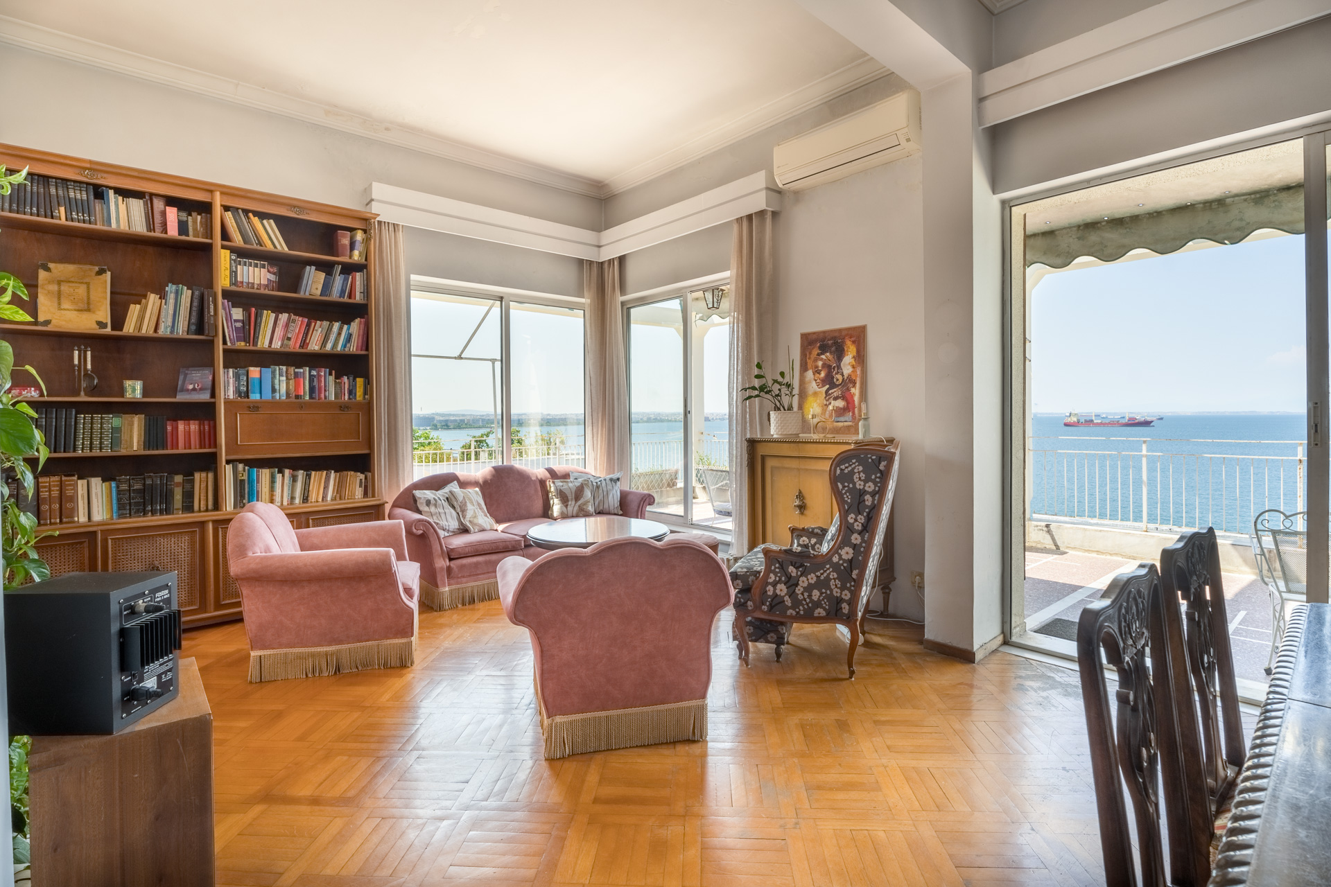 Rare penthouse on Nikis Street