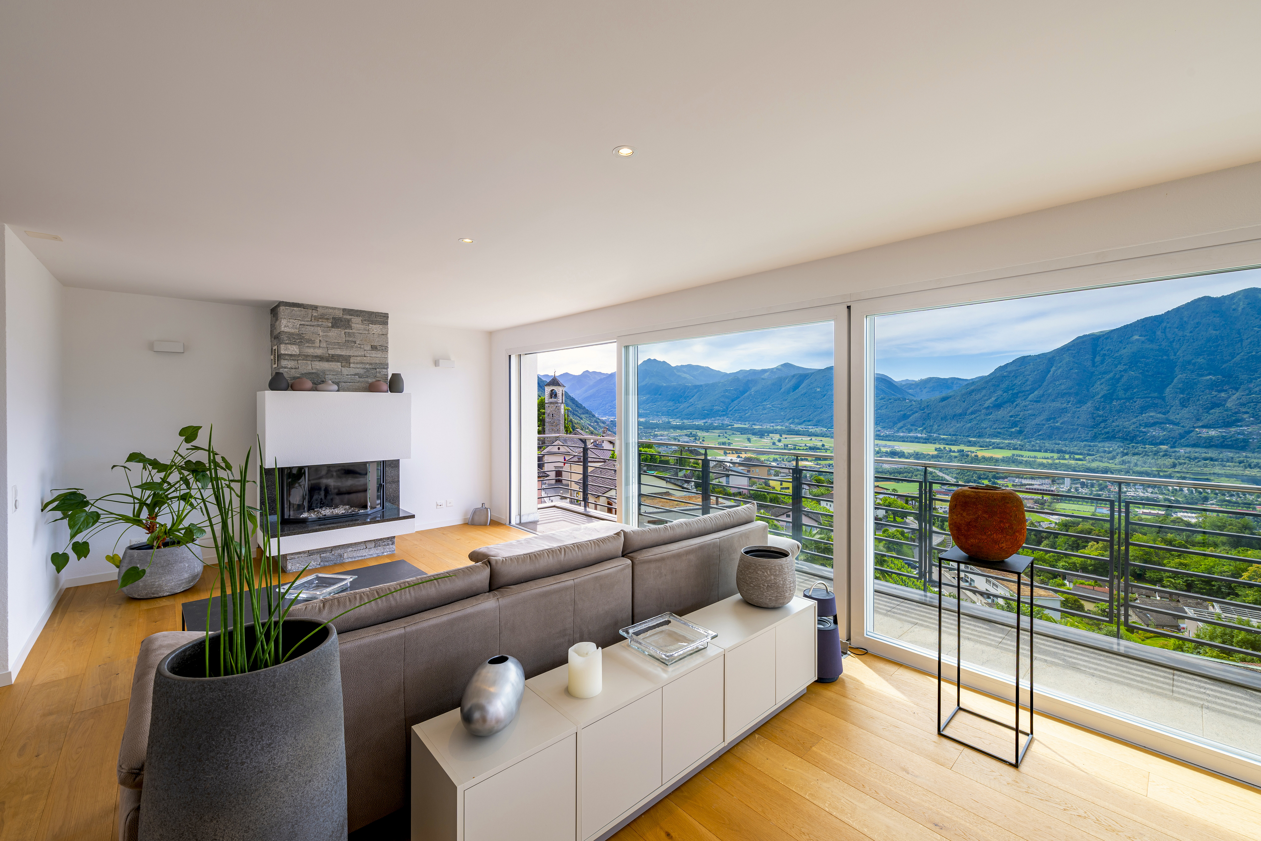 Stylish villa in a sunny, panoramic location (5)