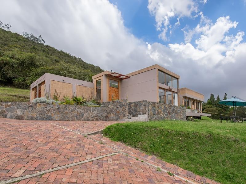 Moderna casa para venta en Yerbabuena, Chía