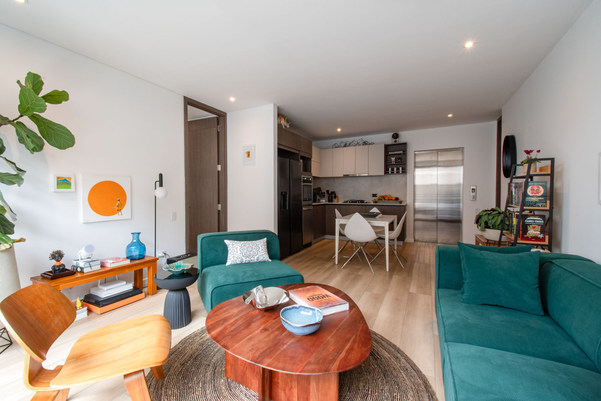 Apartamento con balcón en clubhouse para venta en Chicó