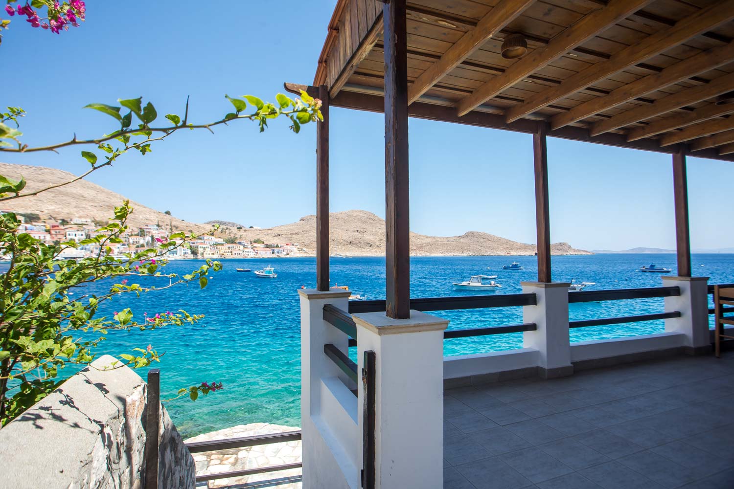 A unique home directly on the sea front, in the picturesque port of Chalki