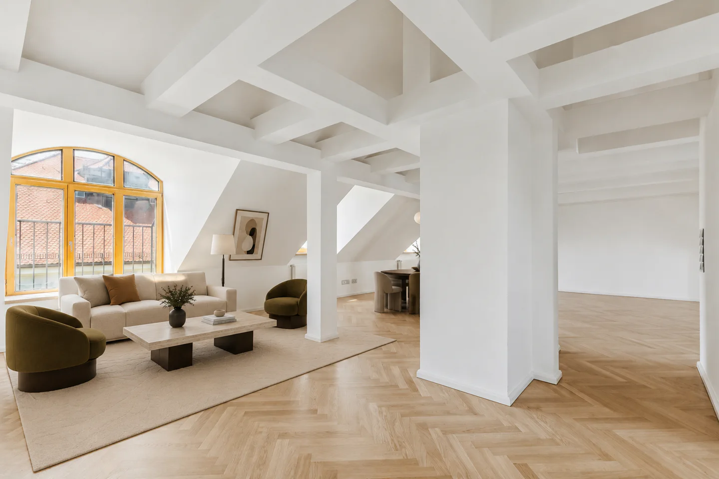 Großzügige Dachgeschosswohnung mit weitläufigem Grundriss - Photo 1