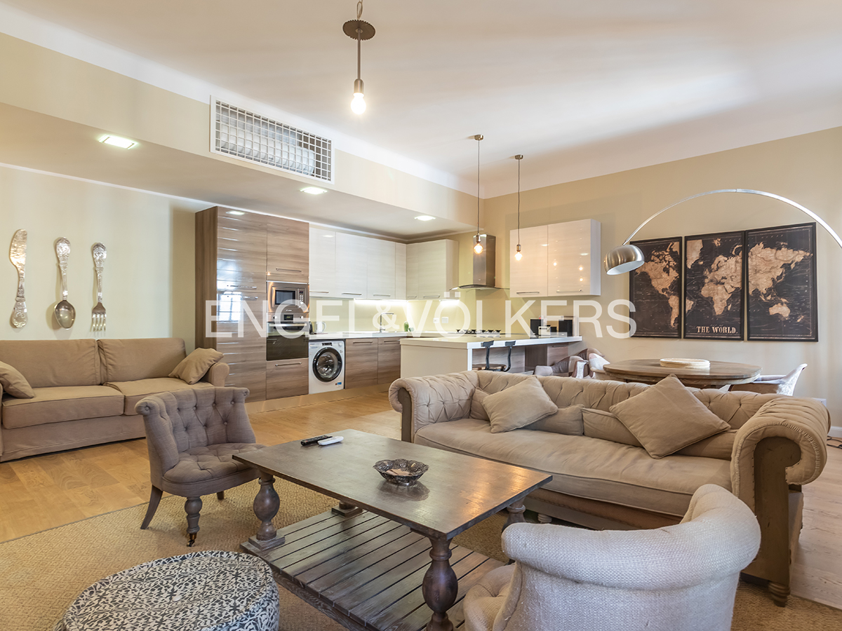 Prestigious apartment in the heart of the historic center