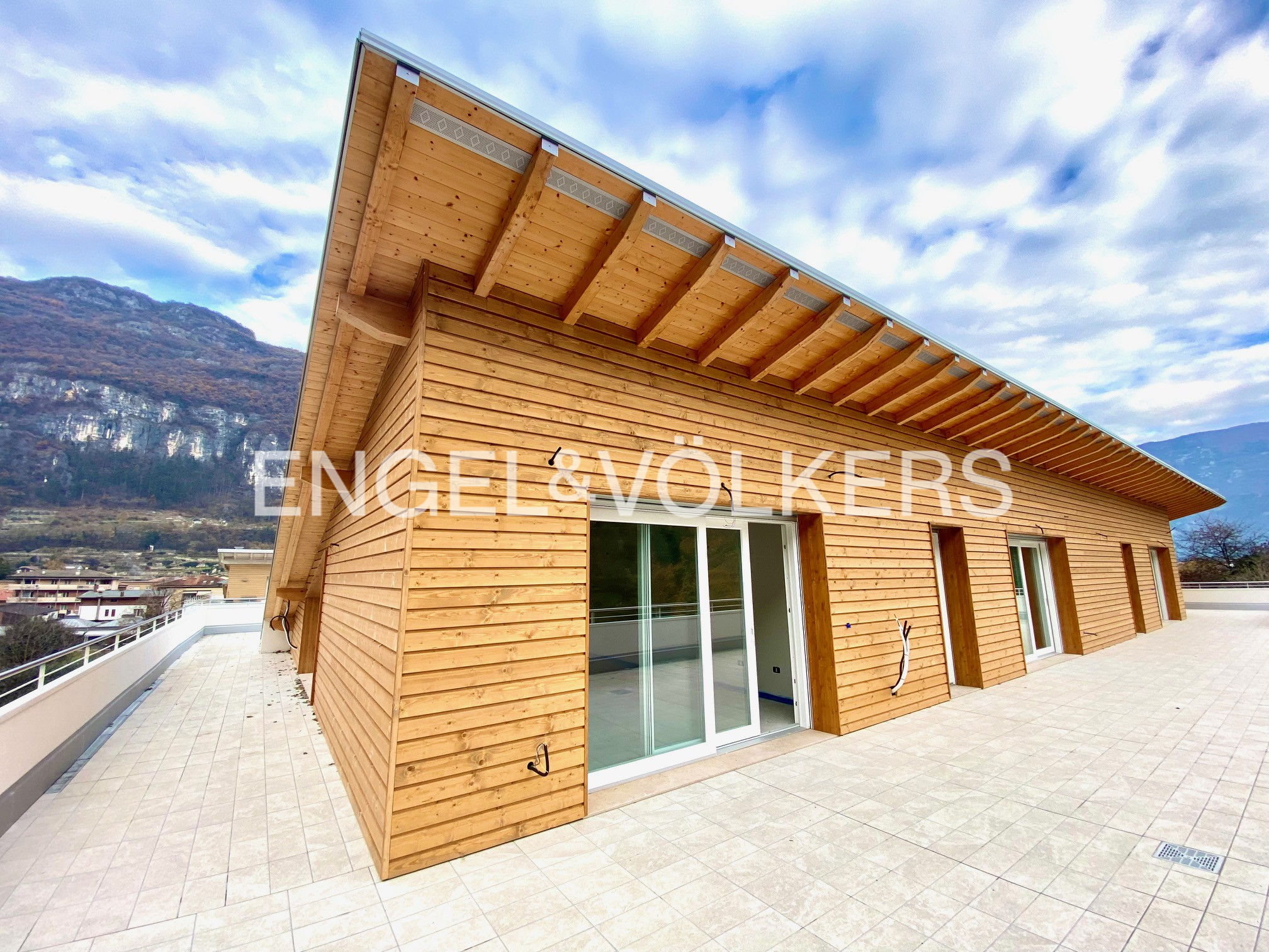 Bright penthouse in Mori