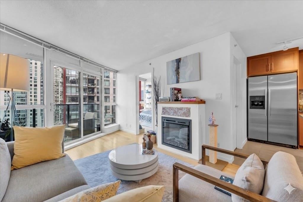 Downtown Vancouver Living with Rooftop Views and Seawall Access