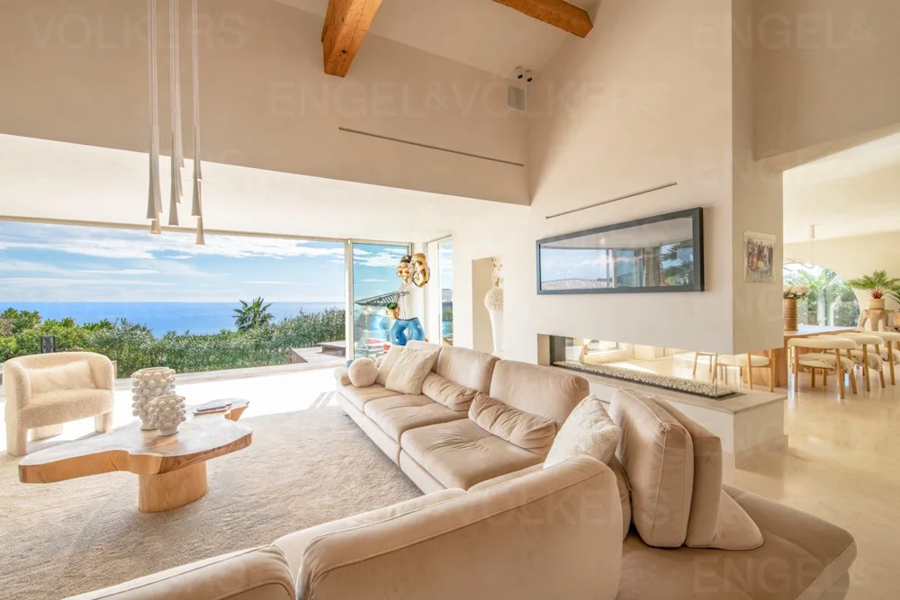 Superb villa with stunning sea views the Gulf of Saint-Tropez