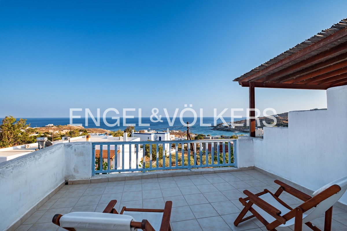 Charming Cycladic-Style House Walking Distance to the Beach in Megas Gialos, Syros