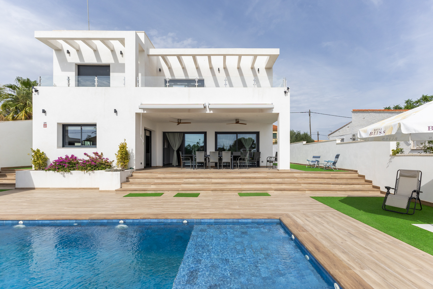 Two-story property with a pool in Montesano, Bétera, Valencia