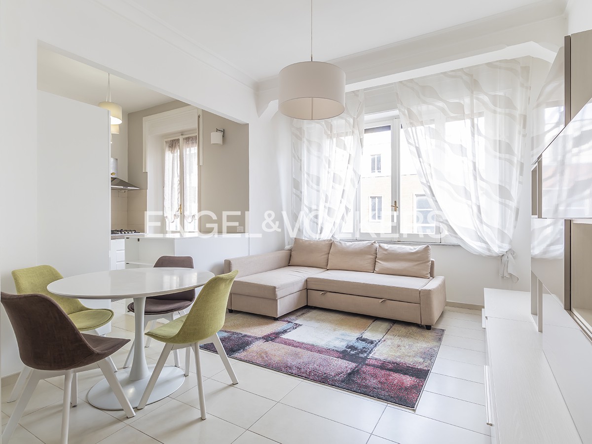 Bright one-bedroom apartment in San Giovanni area