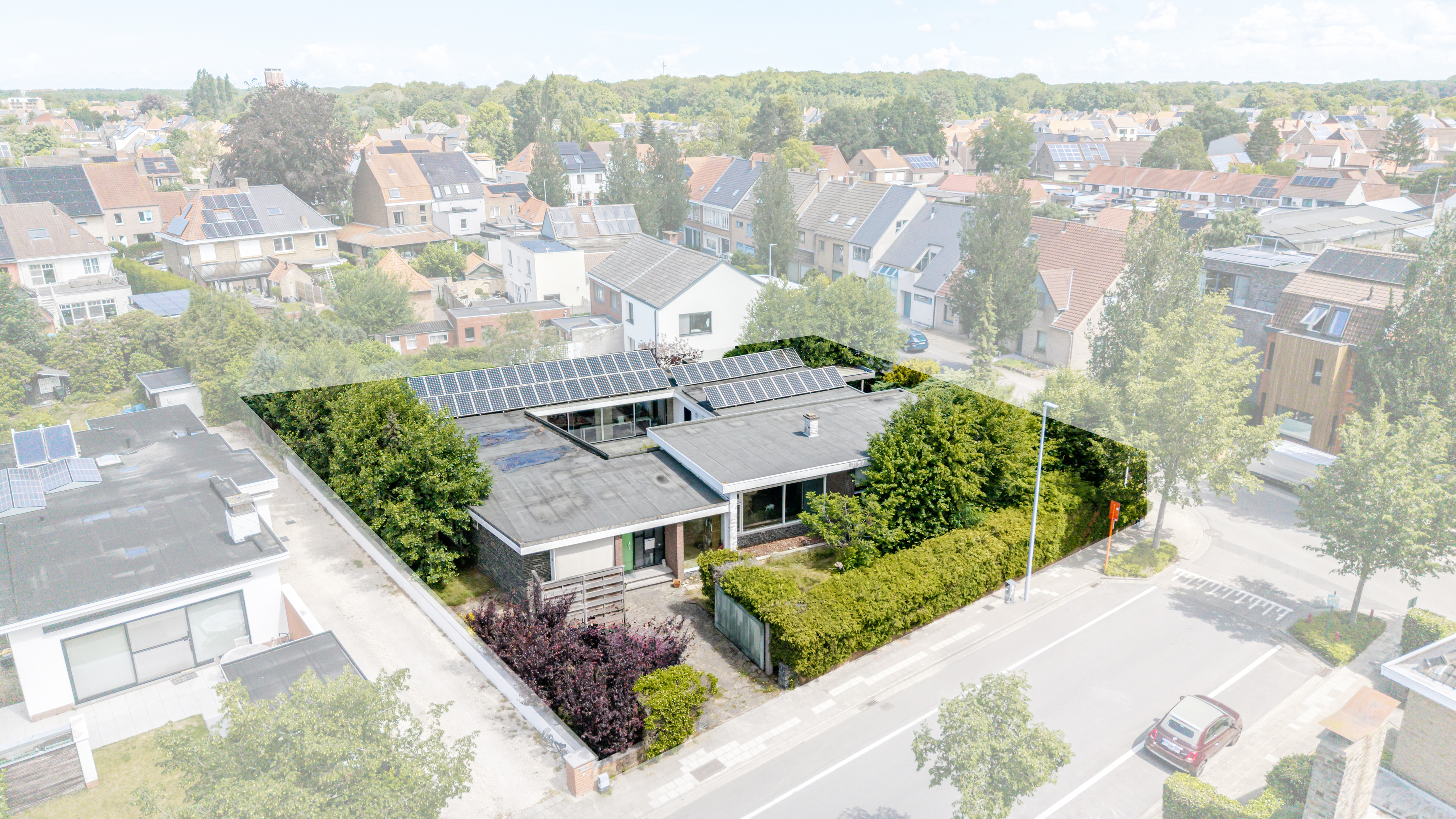 Architectural residence with a unique living concept and versatile potential