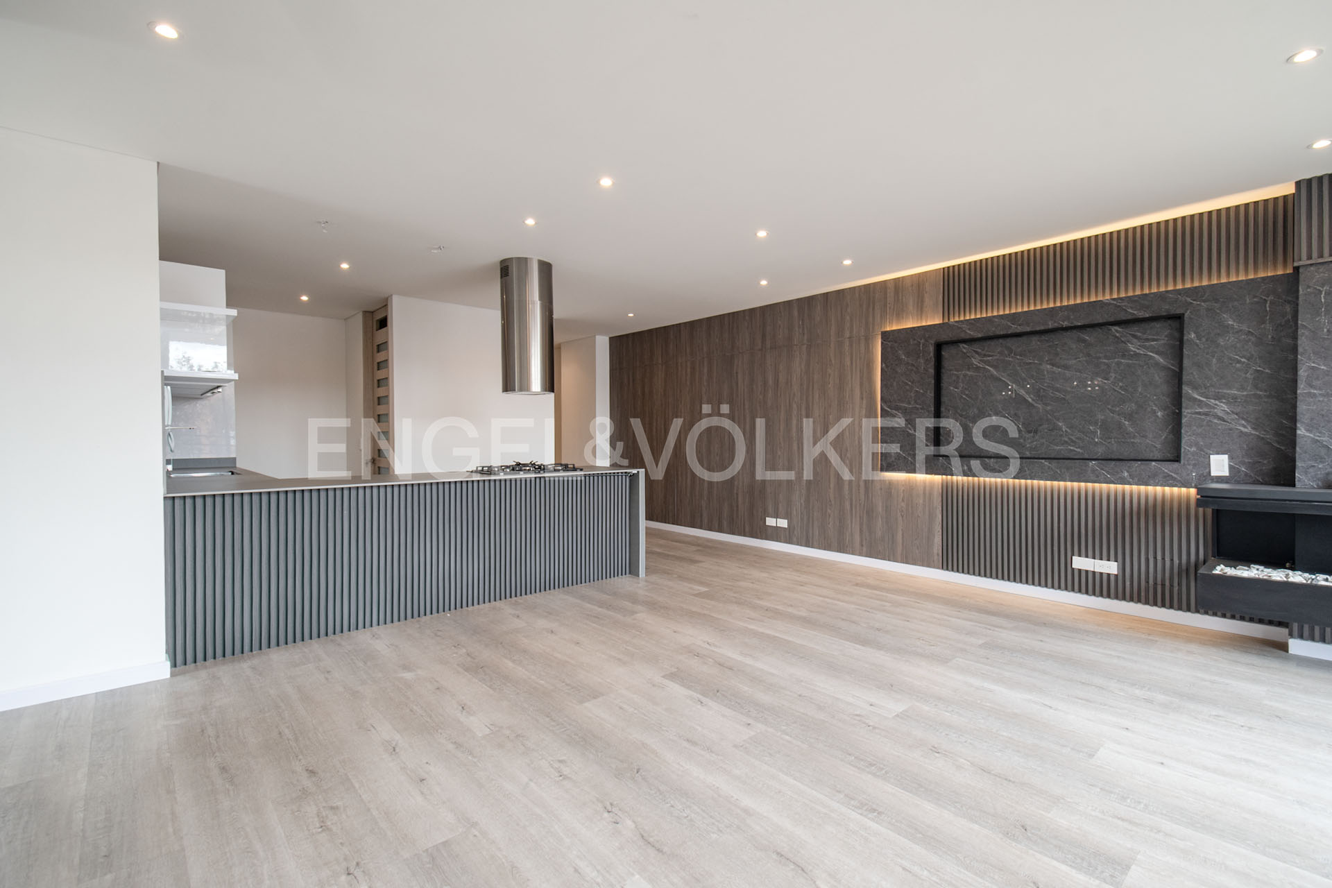 Moderno apartamento con balcón para venta en Santa Paula