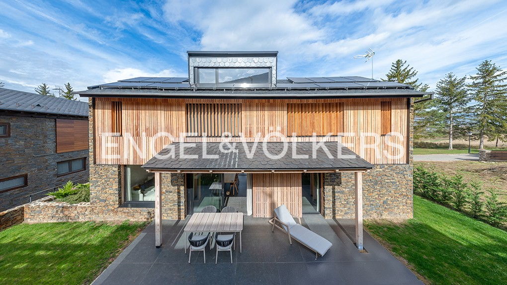 Moderno proyecto de casa con vistas en Das