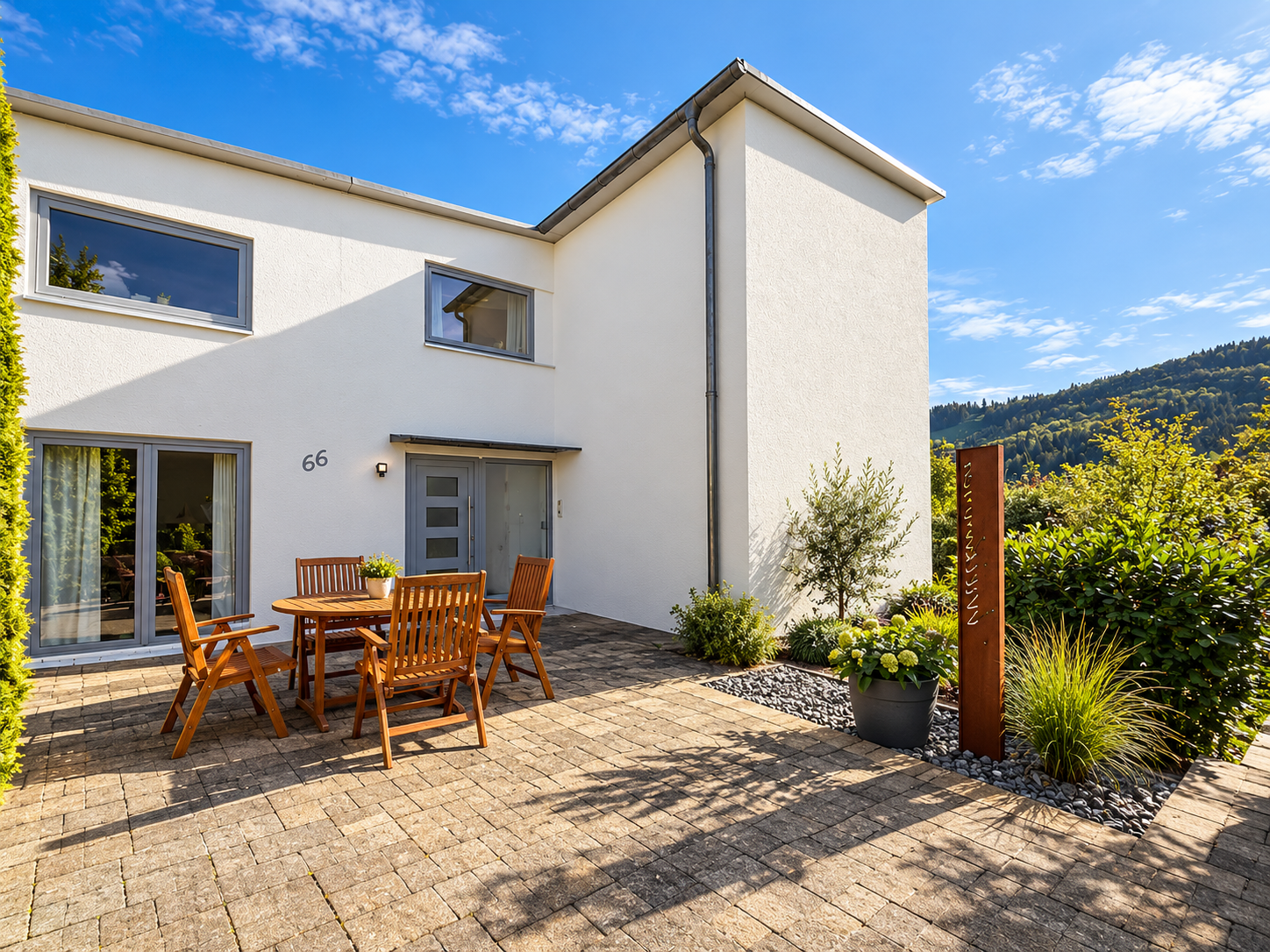 Charmante und modernisierte Doppelhaushälfte mit sonniger Terrasse