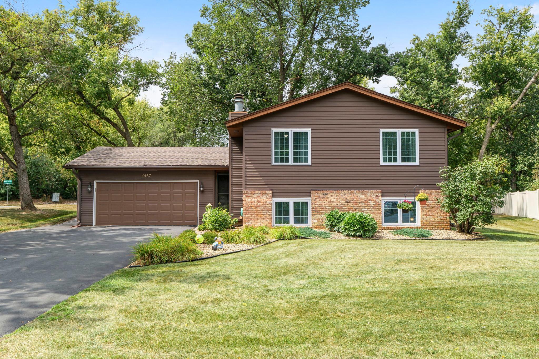 Embrace Quiet Cul-de-Sac Living in Eagan