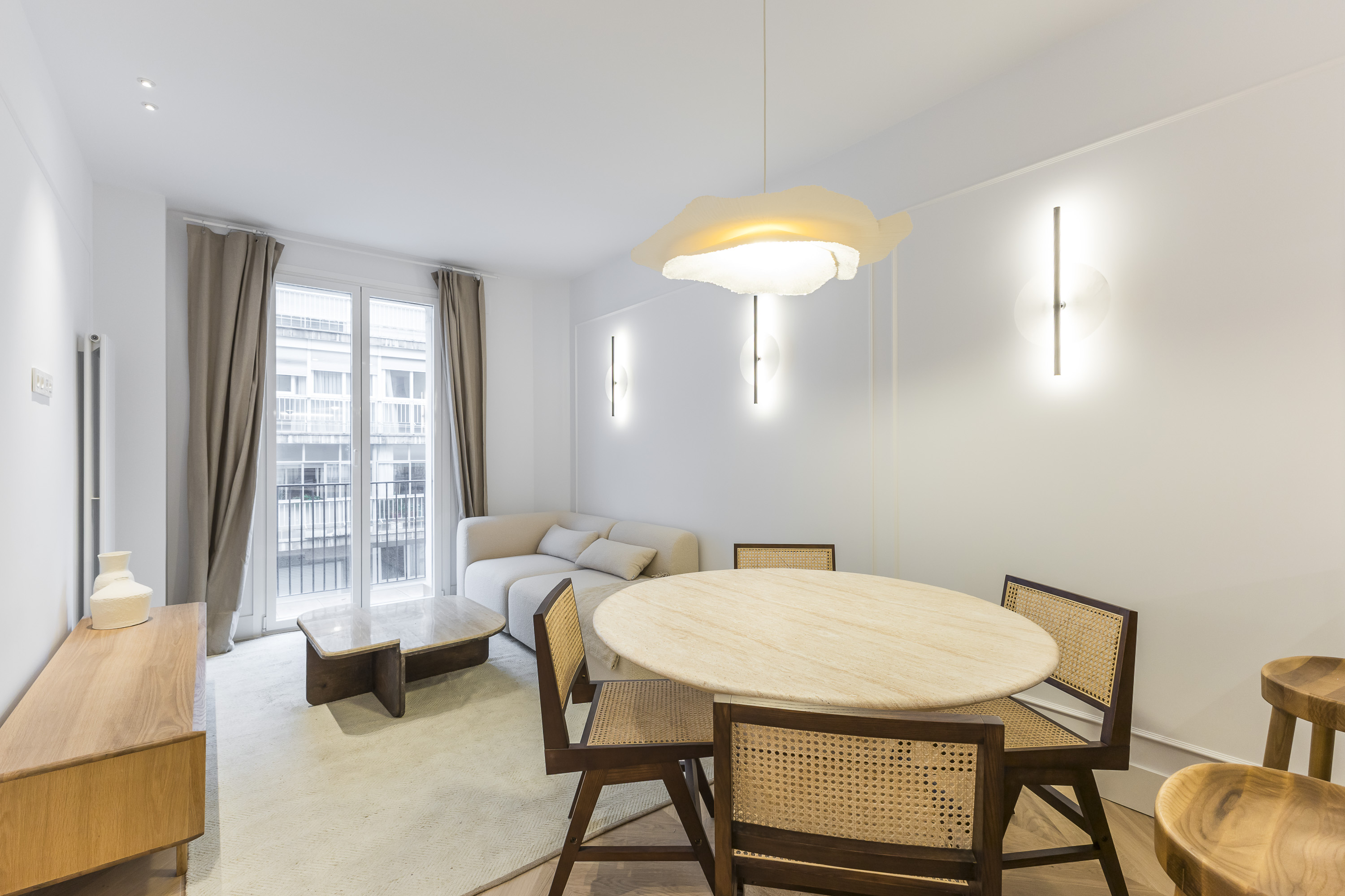 Three-bedroom luxury-renovated home in Chamberí