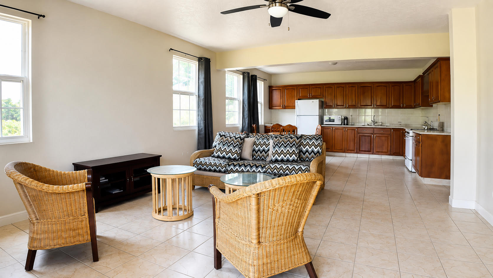 Conveniently located furnished 2 bed apartment