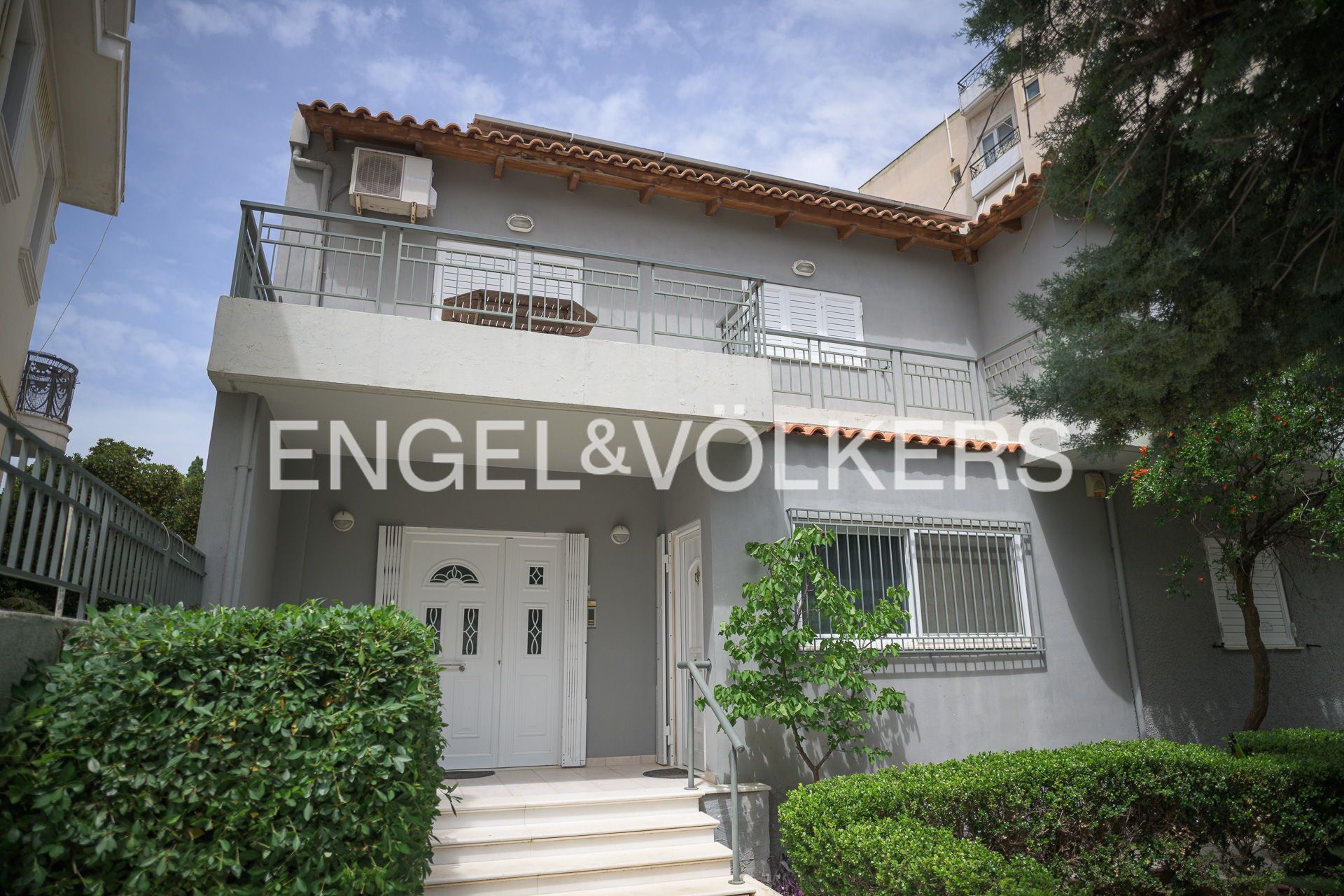 Elegant family house in Loutraki