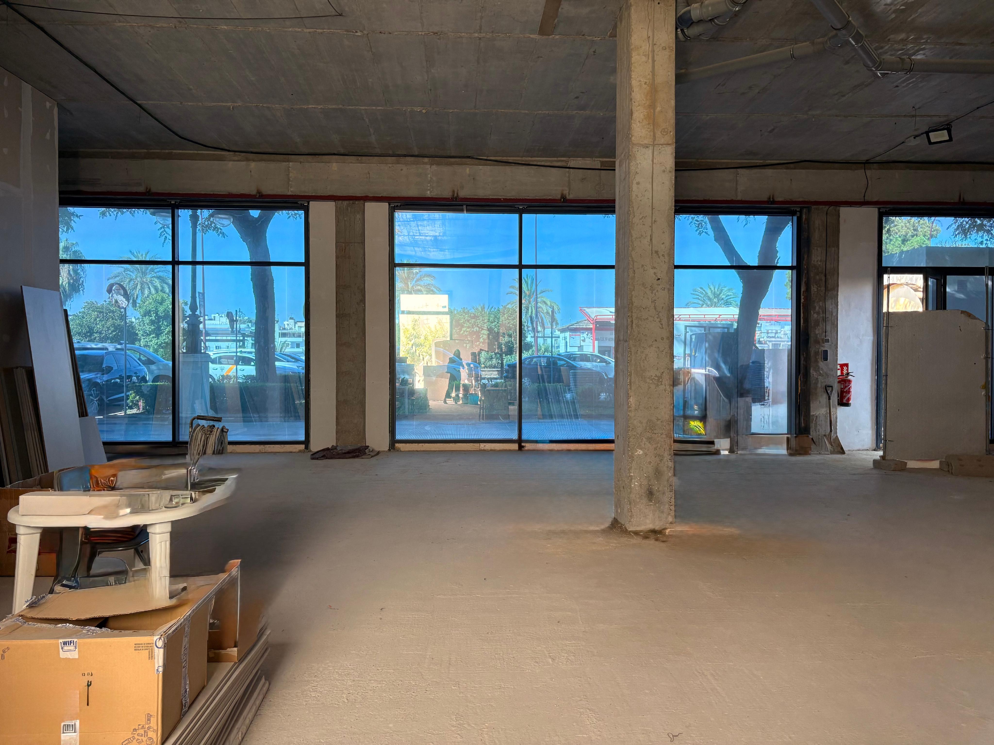 Flagship Store on Paseo de Cristóbal Colón: Unmatched Visibility and Prestige