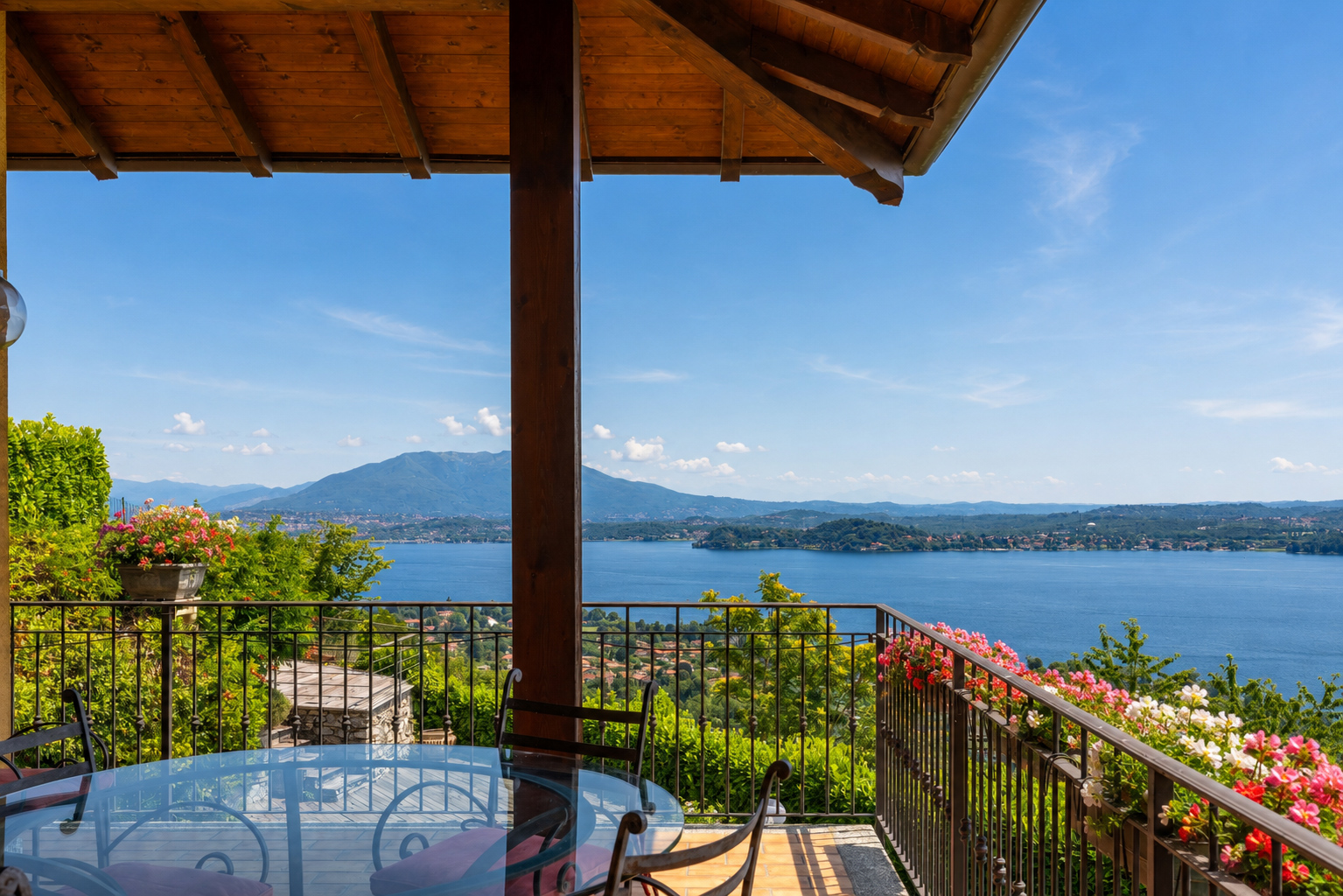 Villa singola a Massino Visconti con vista lago panoramica