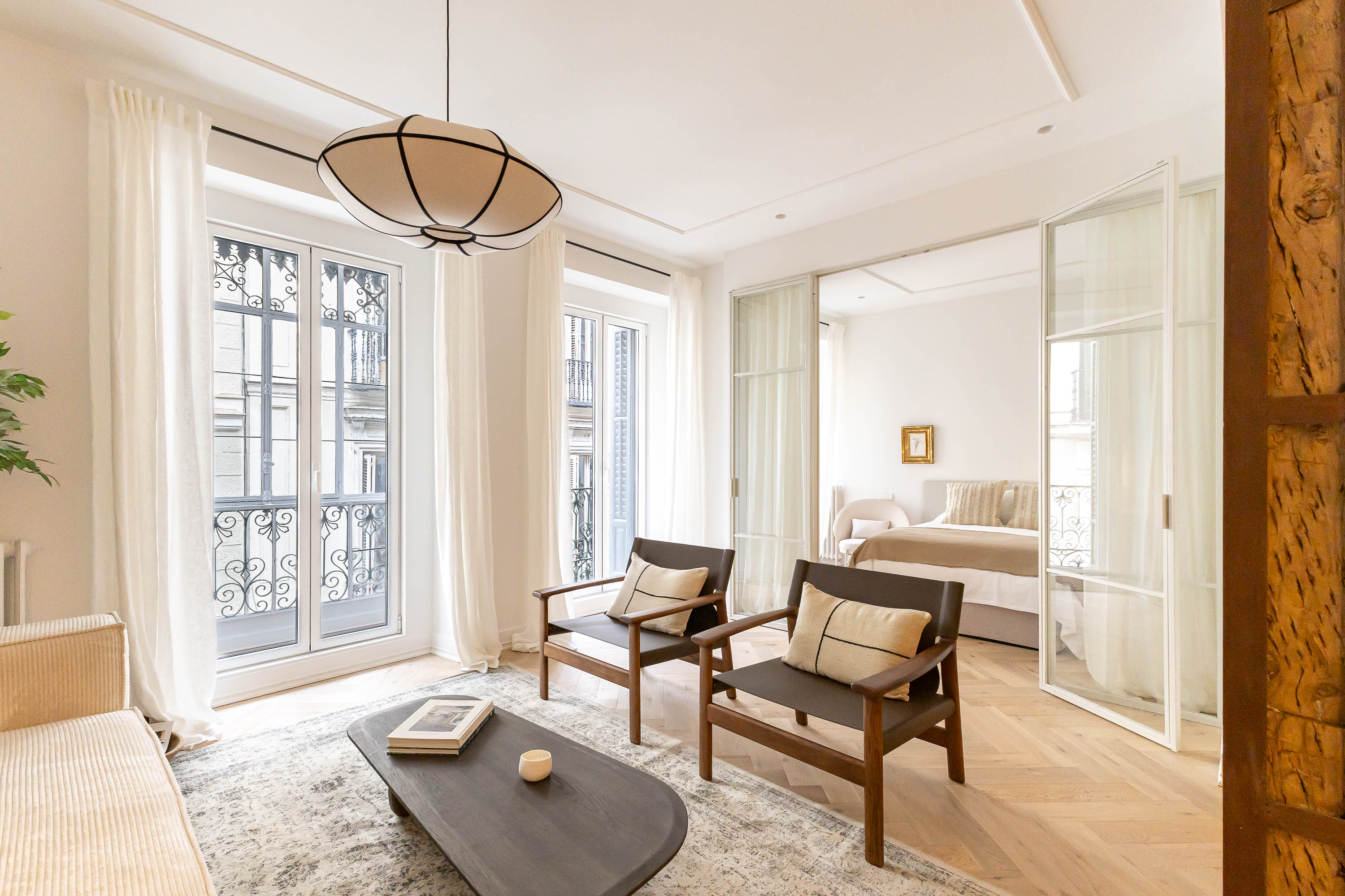 Renovated exterior apartment with 3 balconies on Barquillo Street