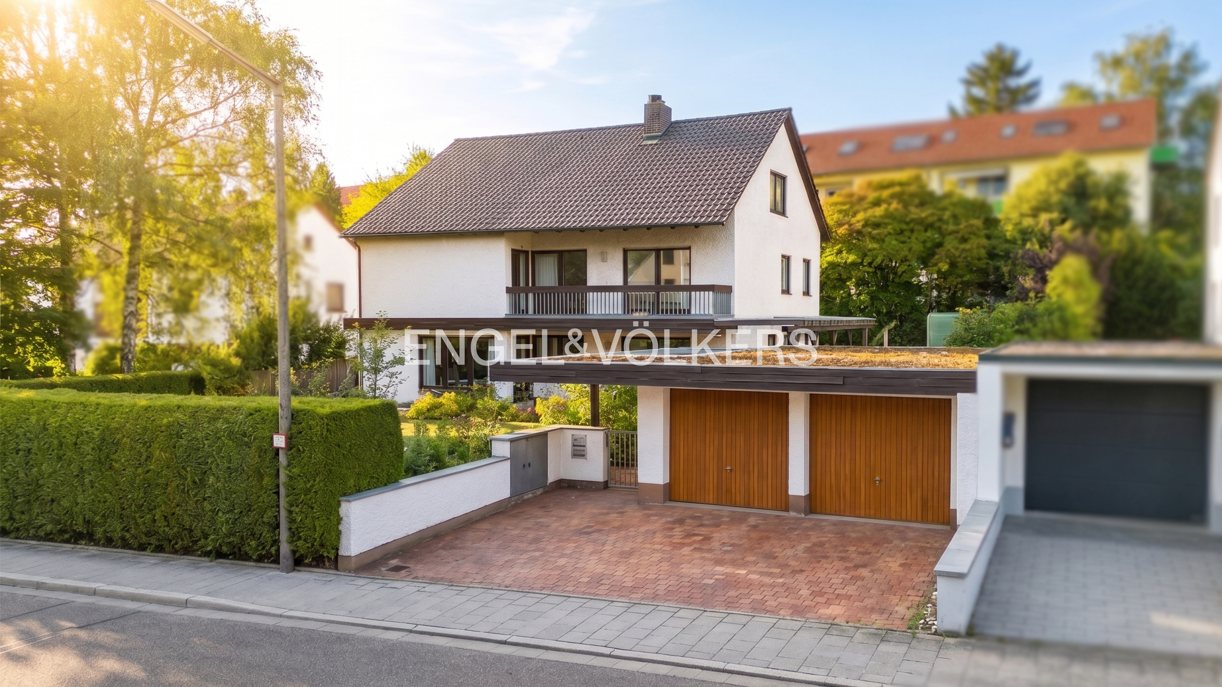 Großzügiges Einfamilienhaus mit außergewöhnlicher Nutzungsvielfalt - eine Rarität im Regensburger Süden [AI-modified]