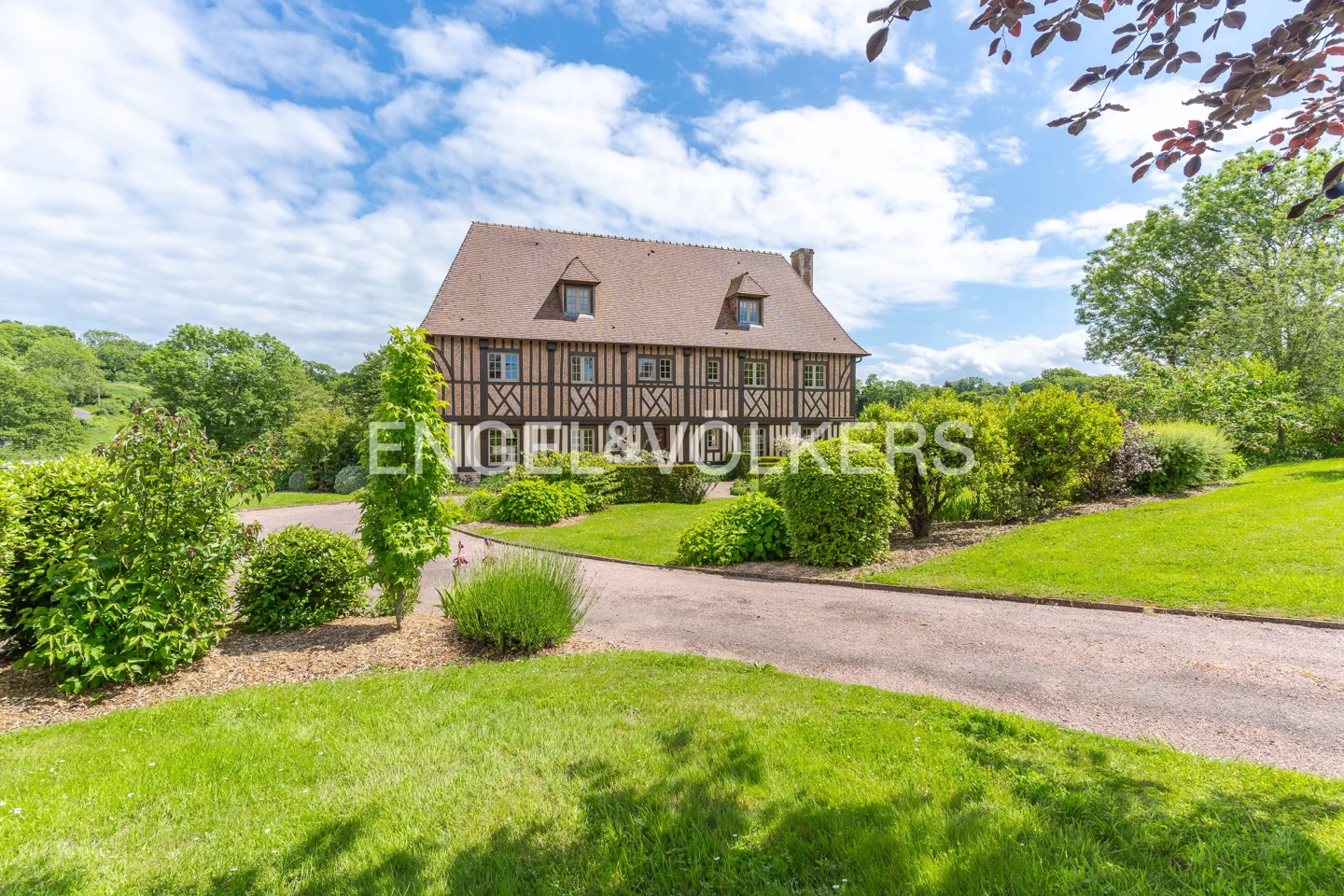Authentic 226 sqm property  - Near Deauville