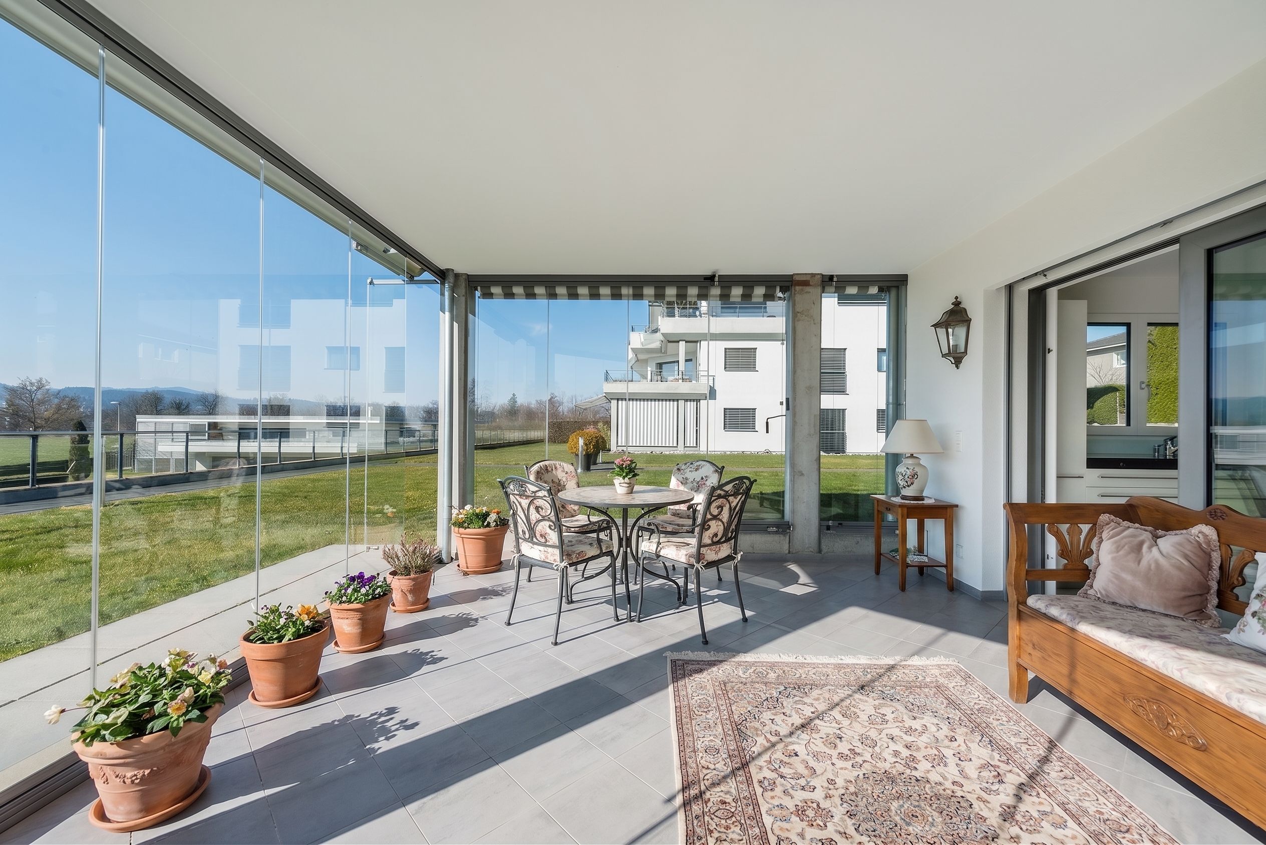 Terrassenwohnung mit Wintergarten und 100 m2 Aussenfläche - Wohnen wie im eigenen Haus