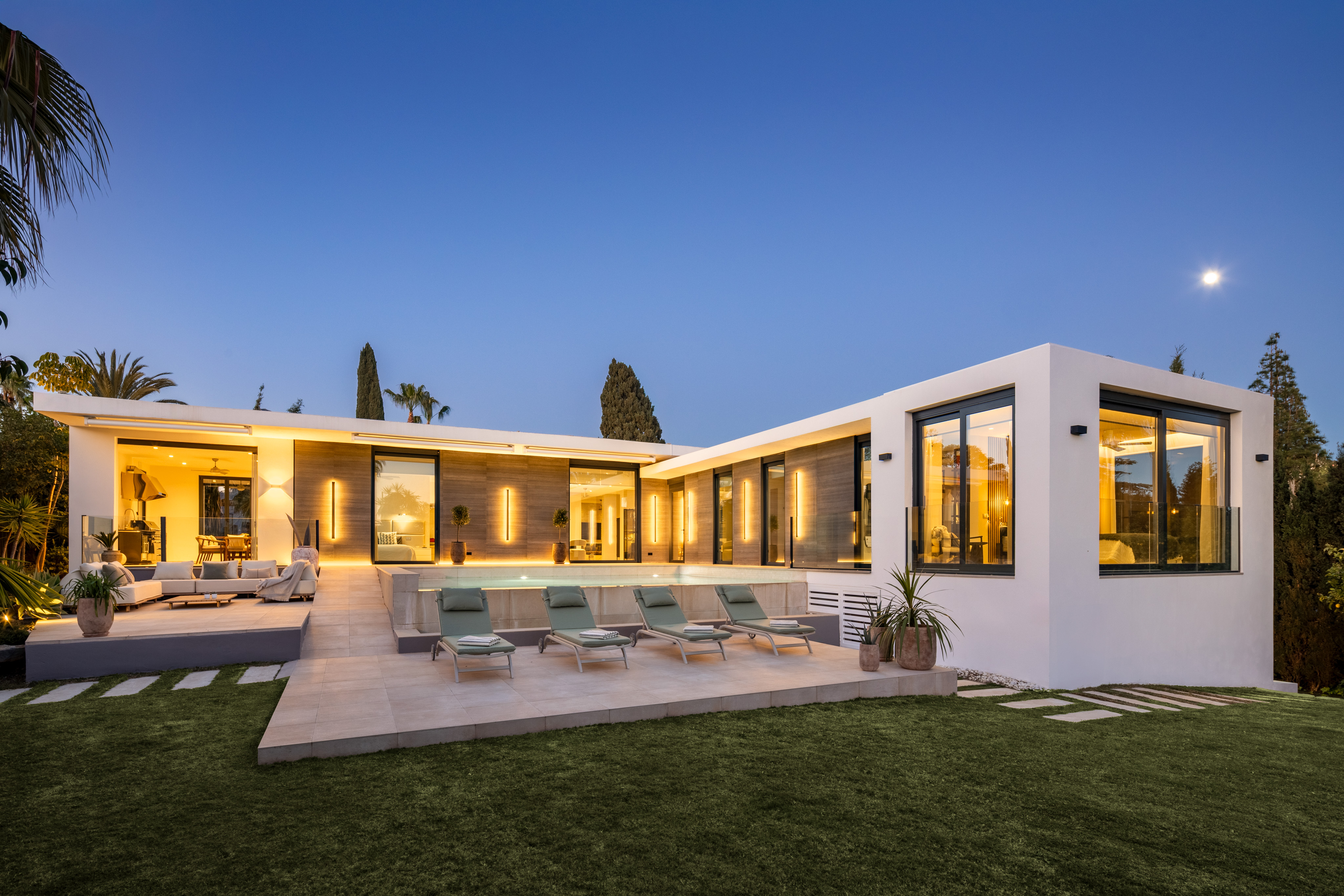 Modern Villa in most exclusive area, Parcelas del Golf with Guest Apartment and Rental Potential