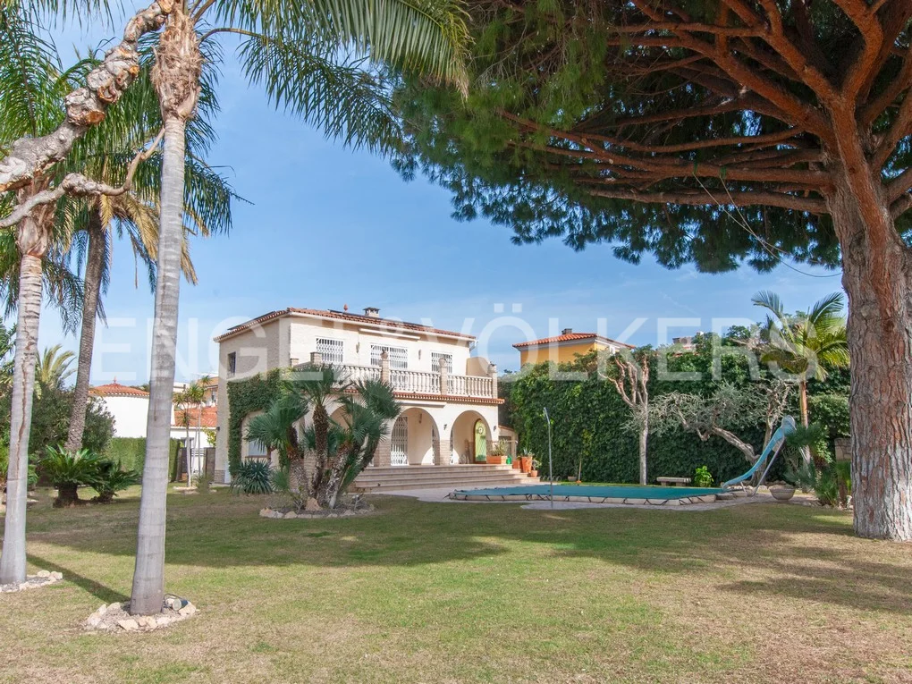 Villa mit großem Grundstück in der Nähe des Strandes von Cambrils