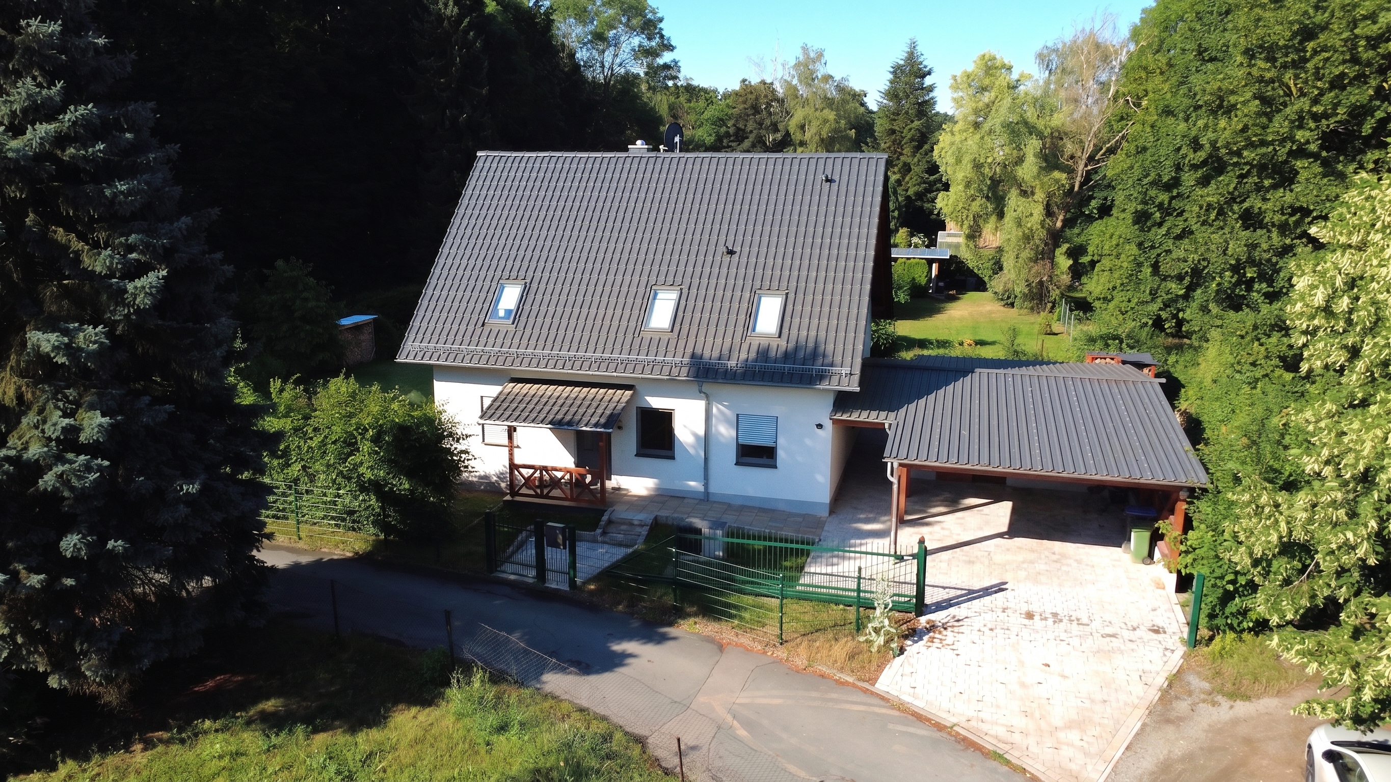 Exklusives Einfamilienhaus in Altenburg:  Ruhe, Grünblick und Stadtnähe vereint