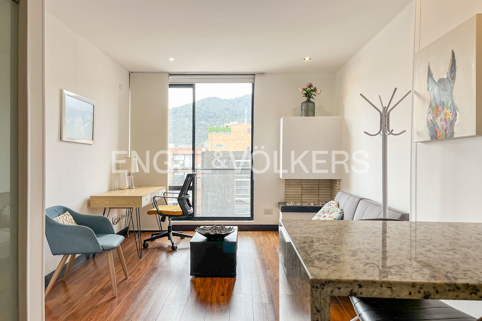 Moderno apartamento con balcón para arriendo en Chicó Norte