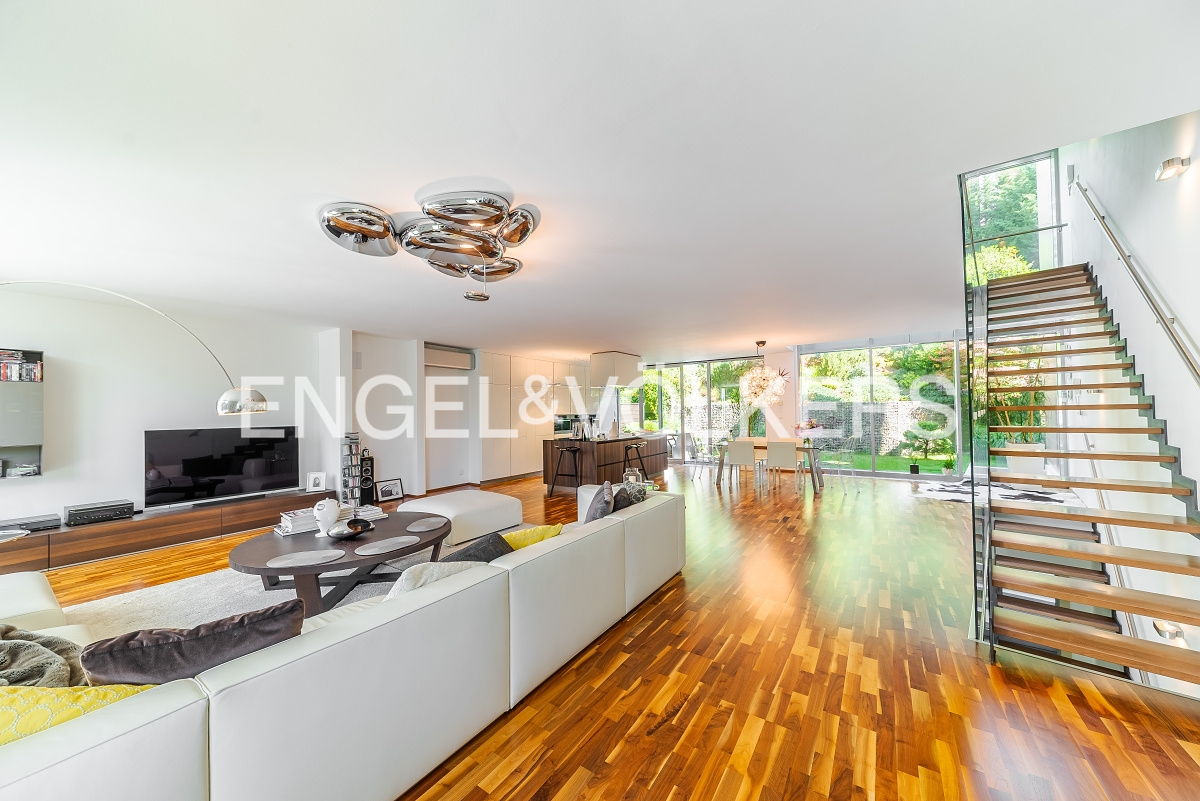 Sale of a designer 5+kt atrium villa surrounded by greenery near Ladronka