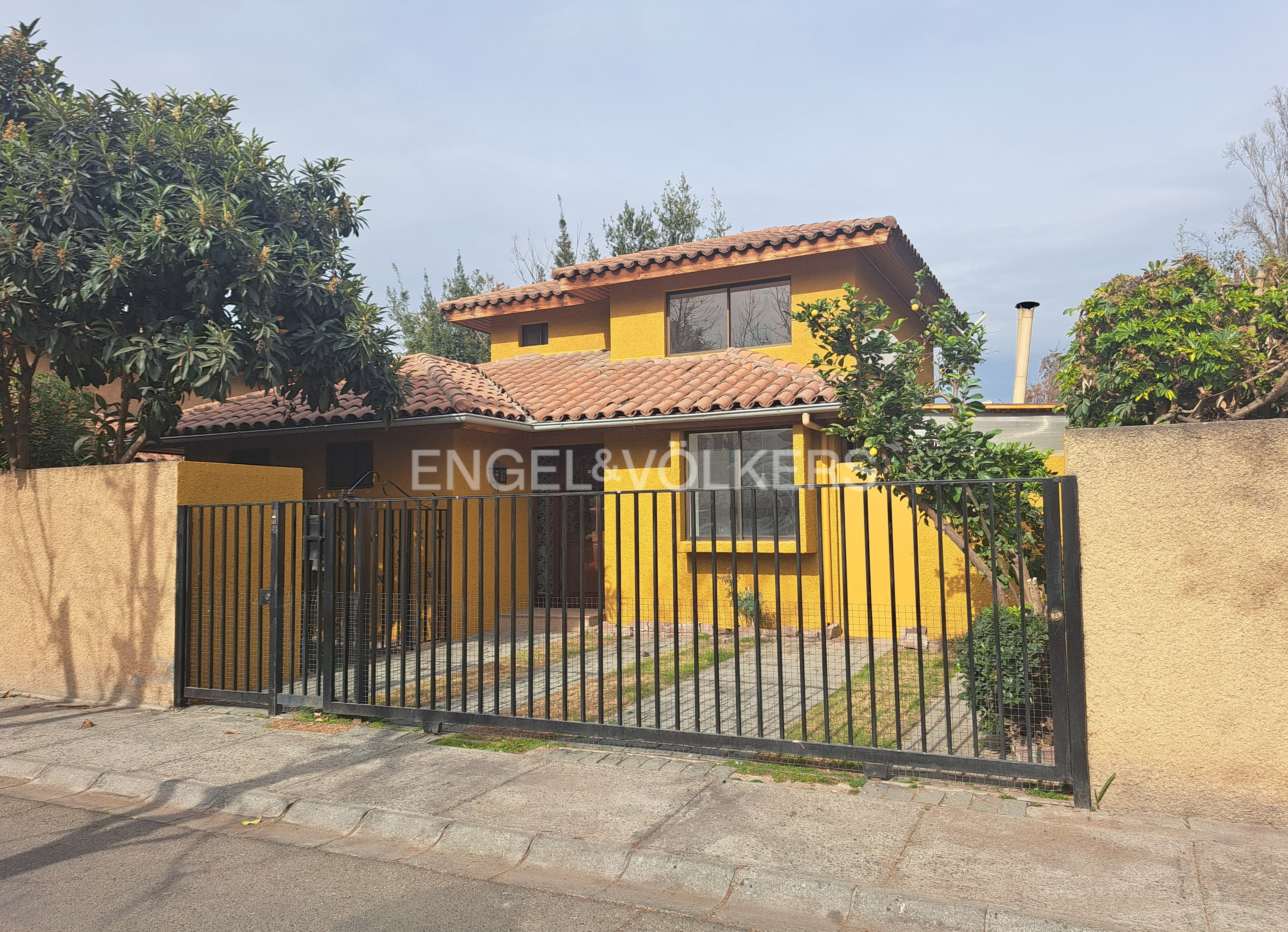 Huechuraba, excelente casa en condominio.