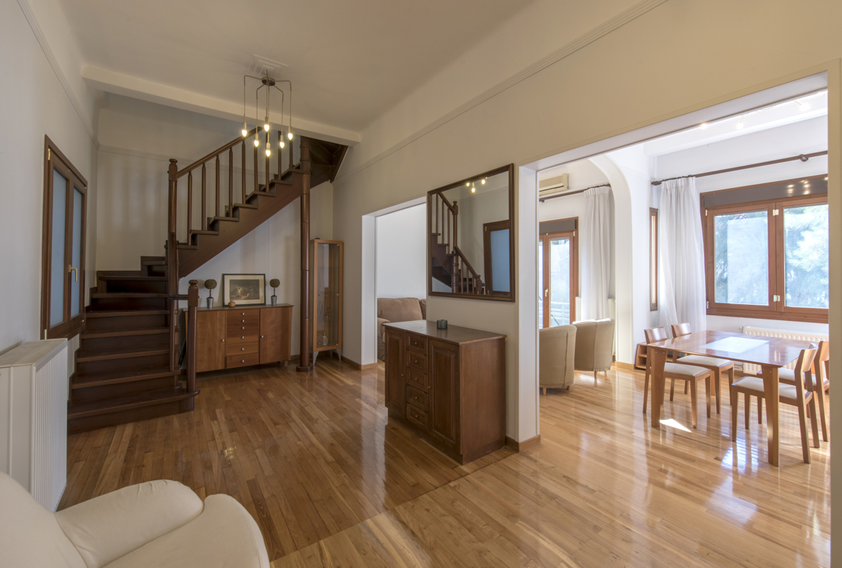 Mets maisonette with Parthenon view