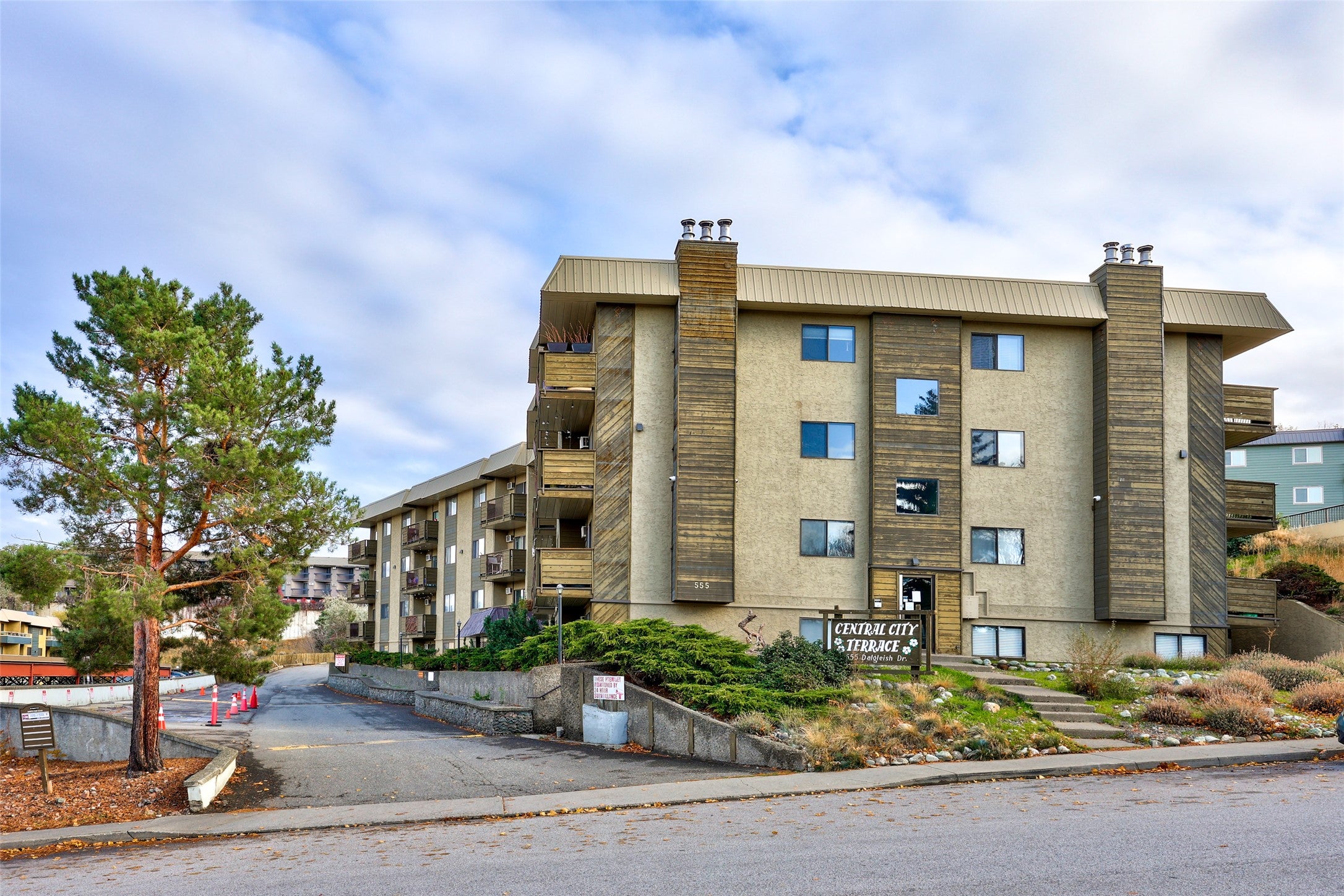 Beautifully Renovated Corner-Unit Condo with City Views