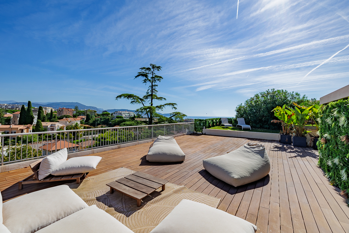 Exceptional penthouse with panoramic views