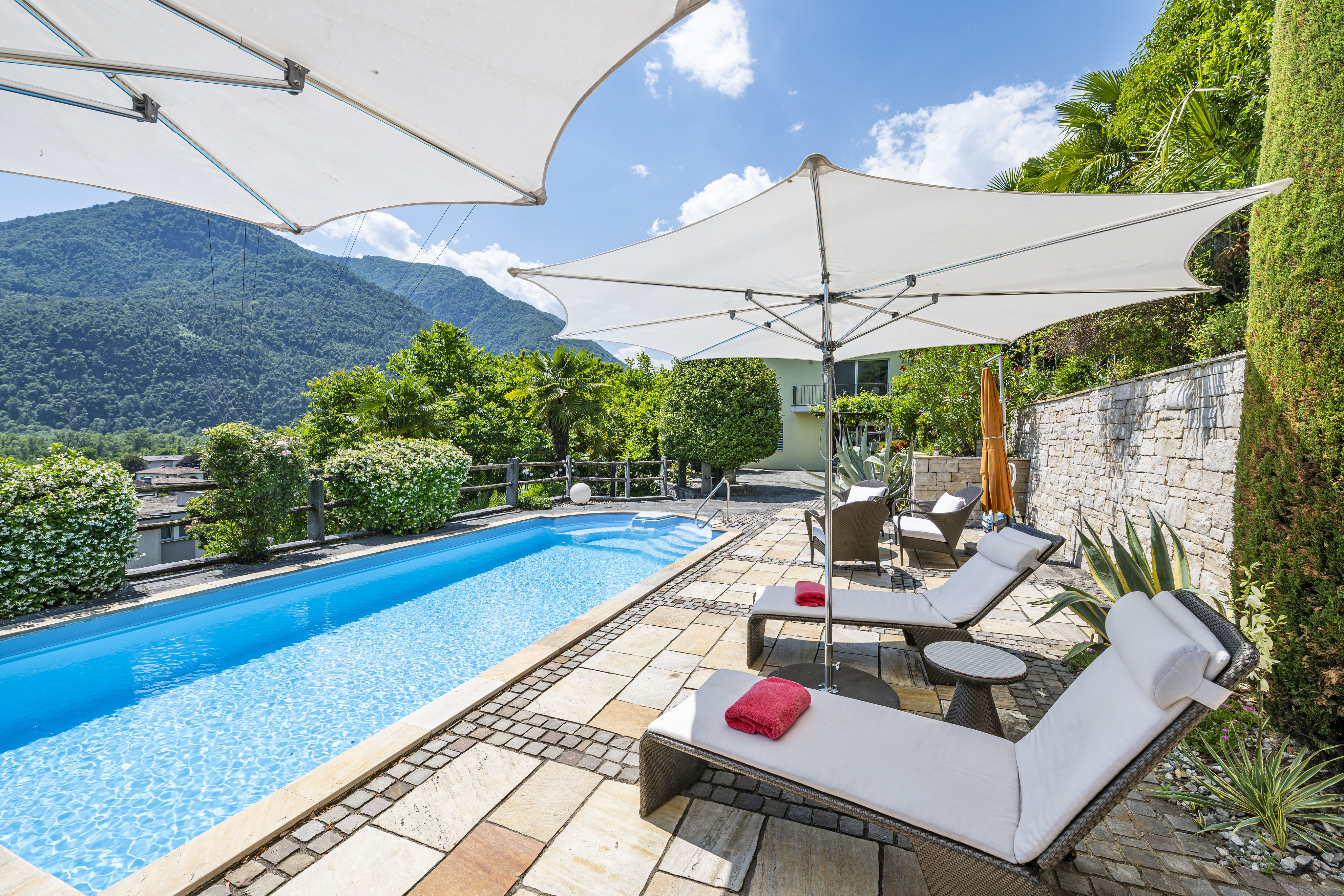 Relaxed and sunny – country house with a pool (81)