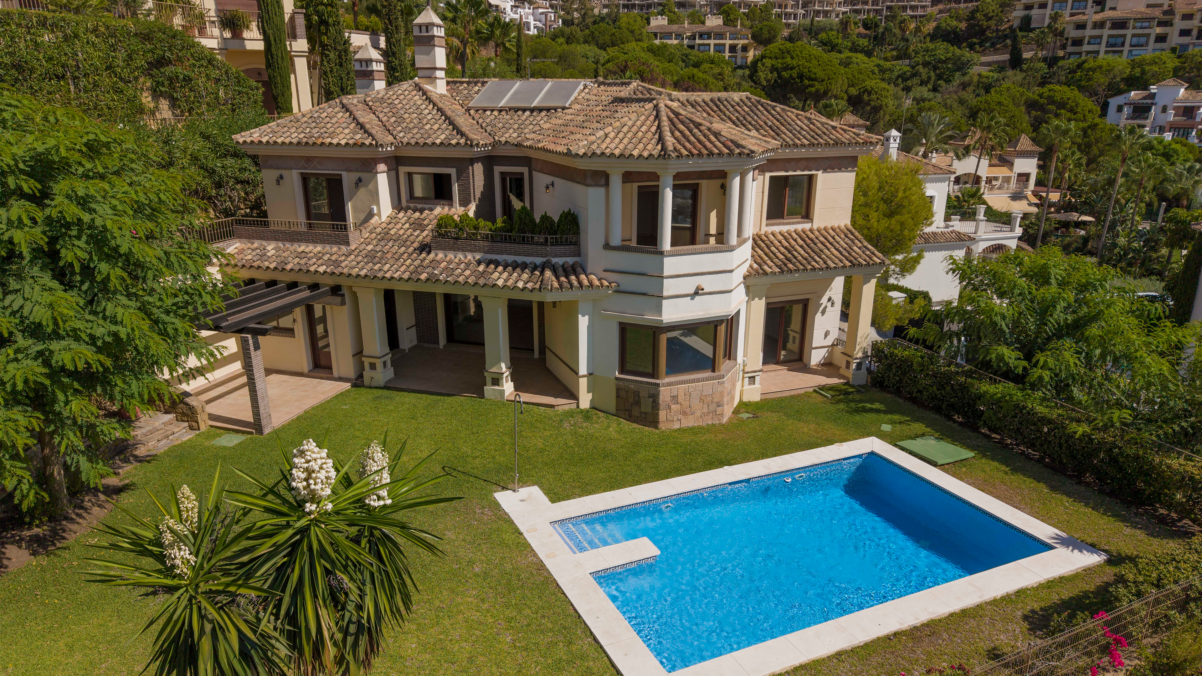 Villa with Panoramic Views and Resort-Style Living in Prestigious Los Arqueros